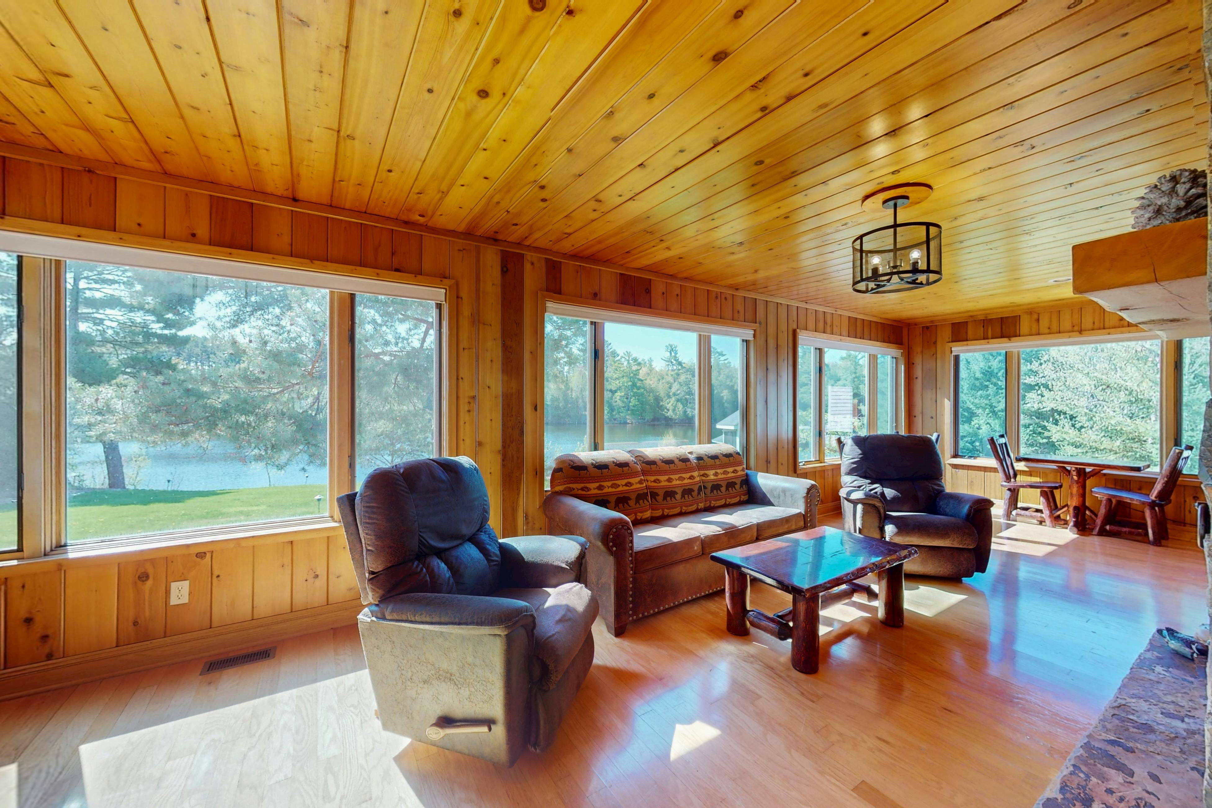 The 19th Hole Lakeside