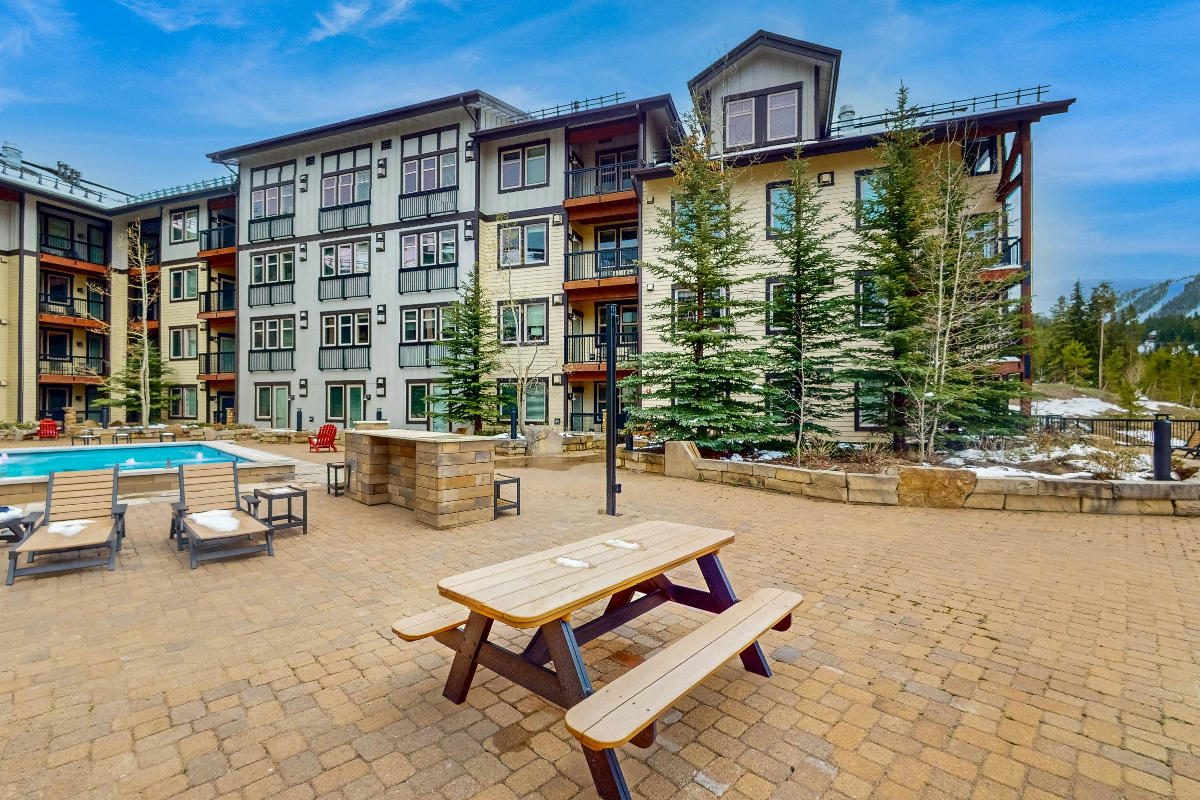 Founders Pointe 4445