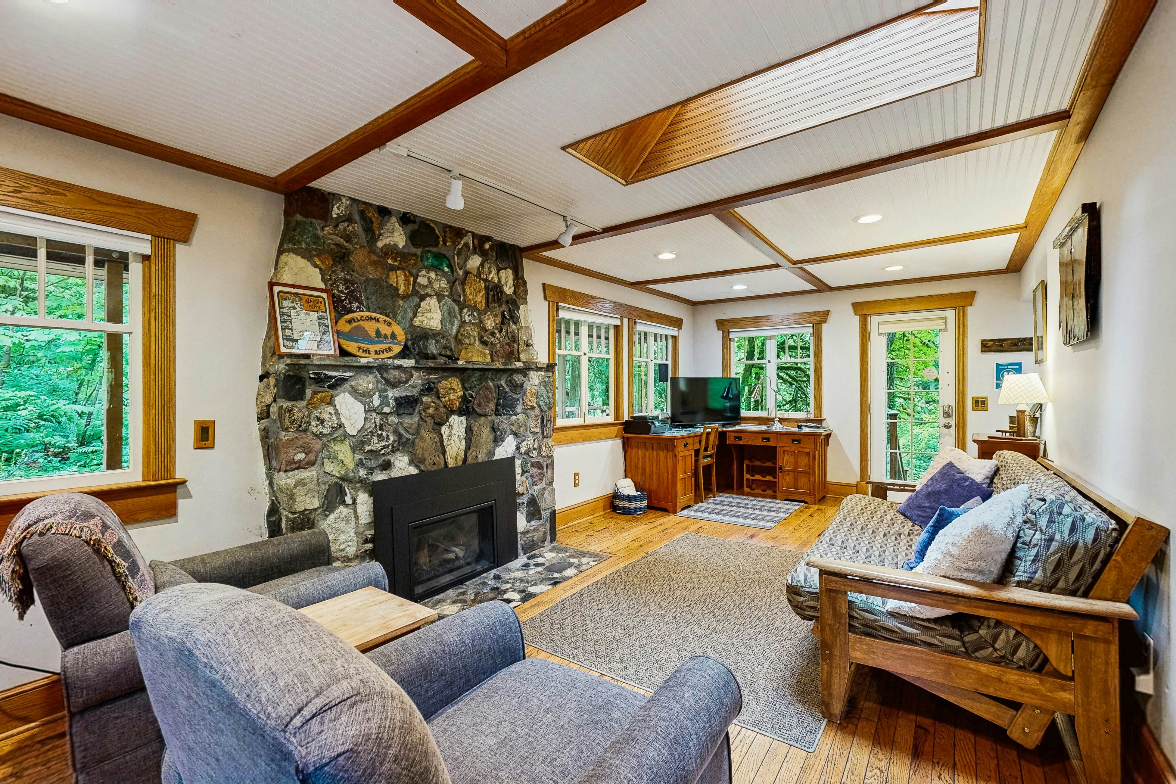 Eva's Cottage - Romancing the River