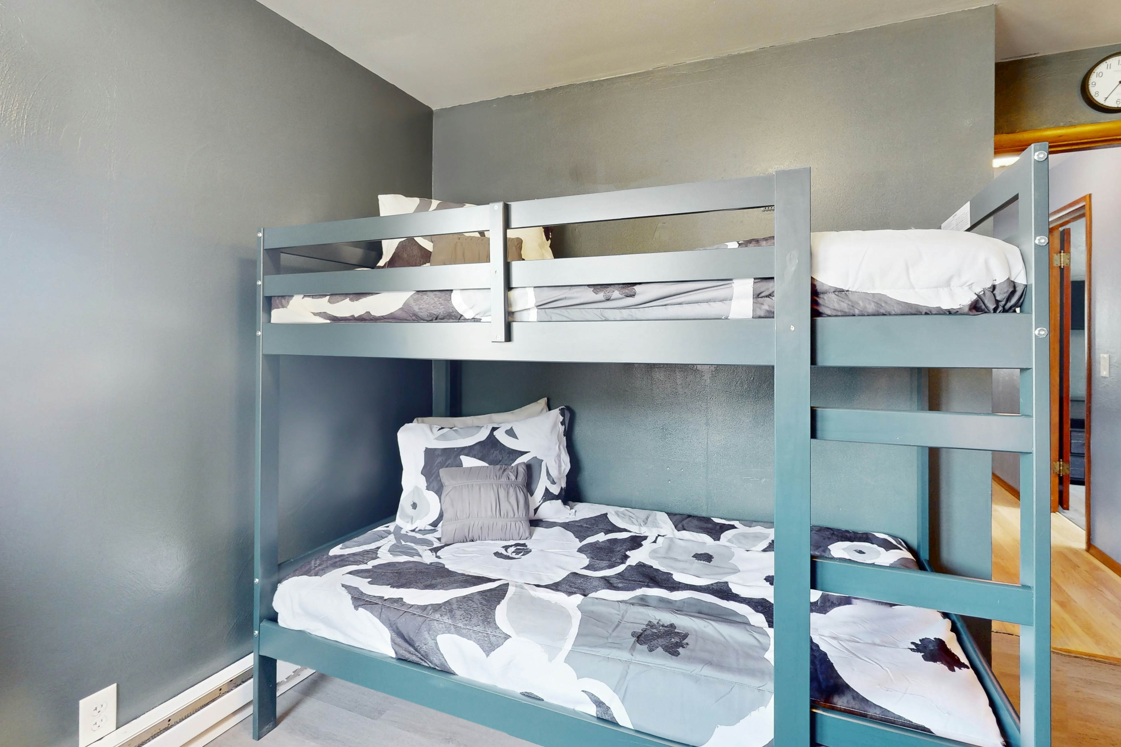 The Hoodsport Hideaway