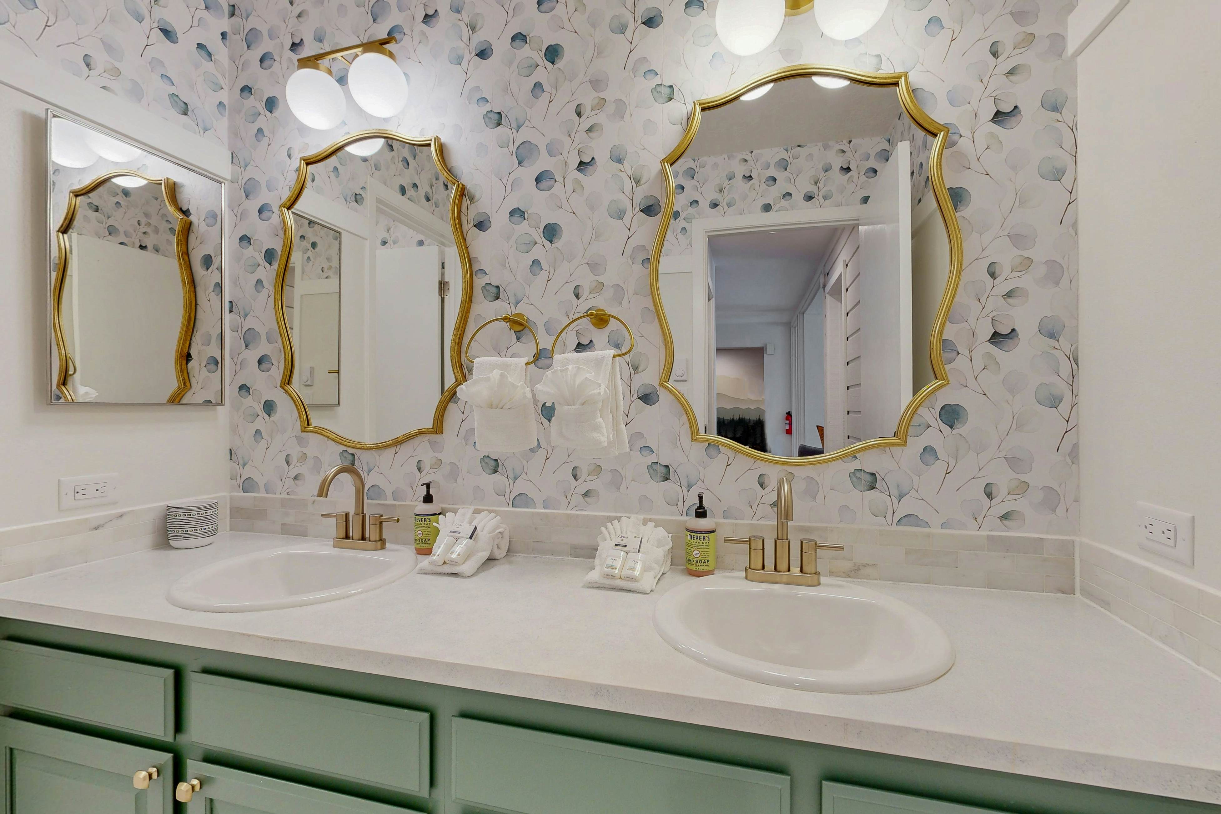 Modern Alpine Getaway