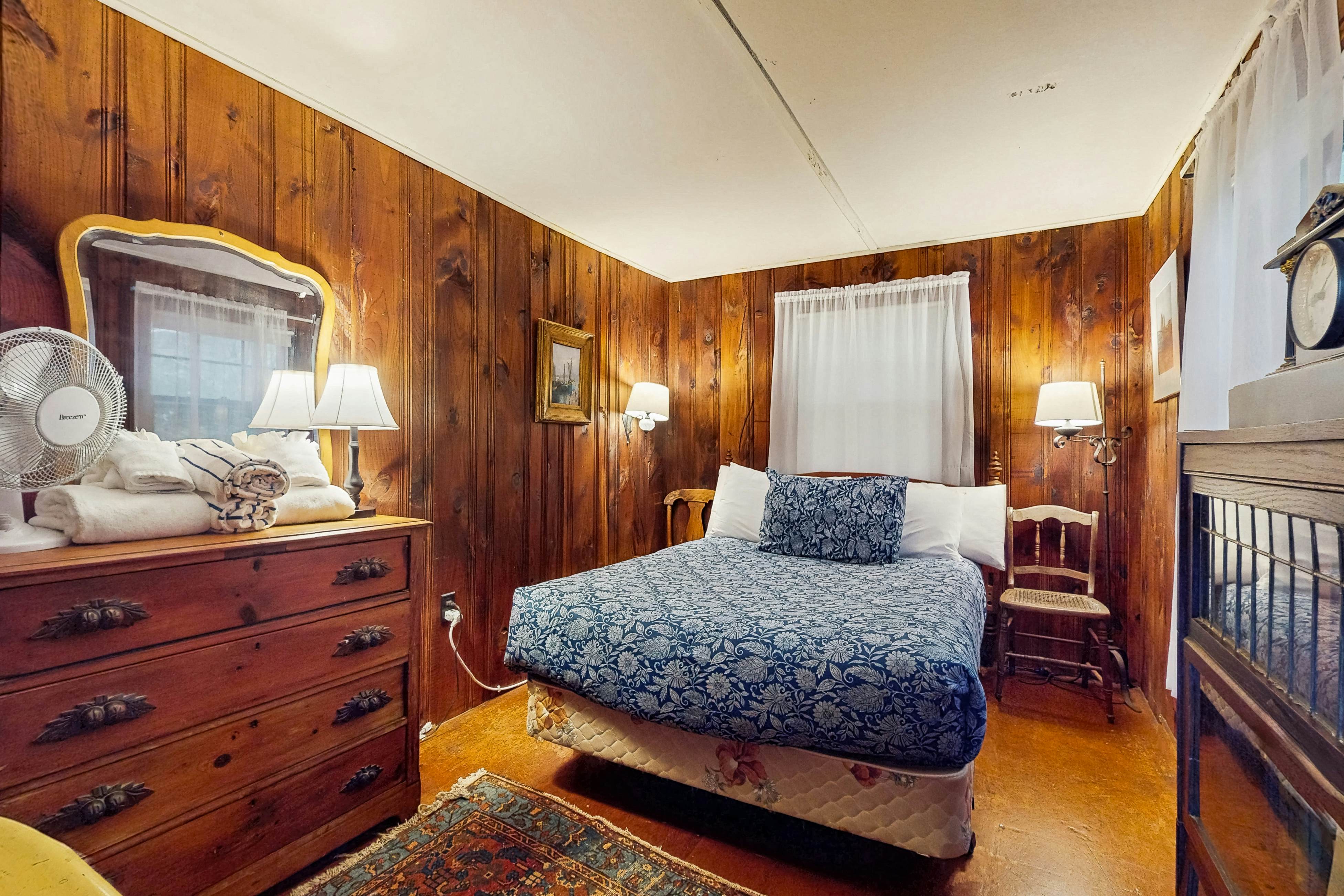 Rustic Rockport Cottage