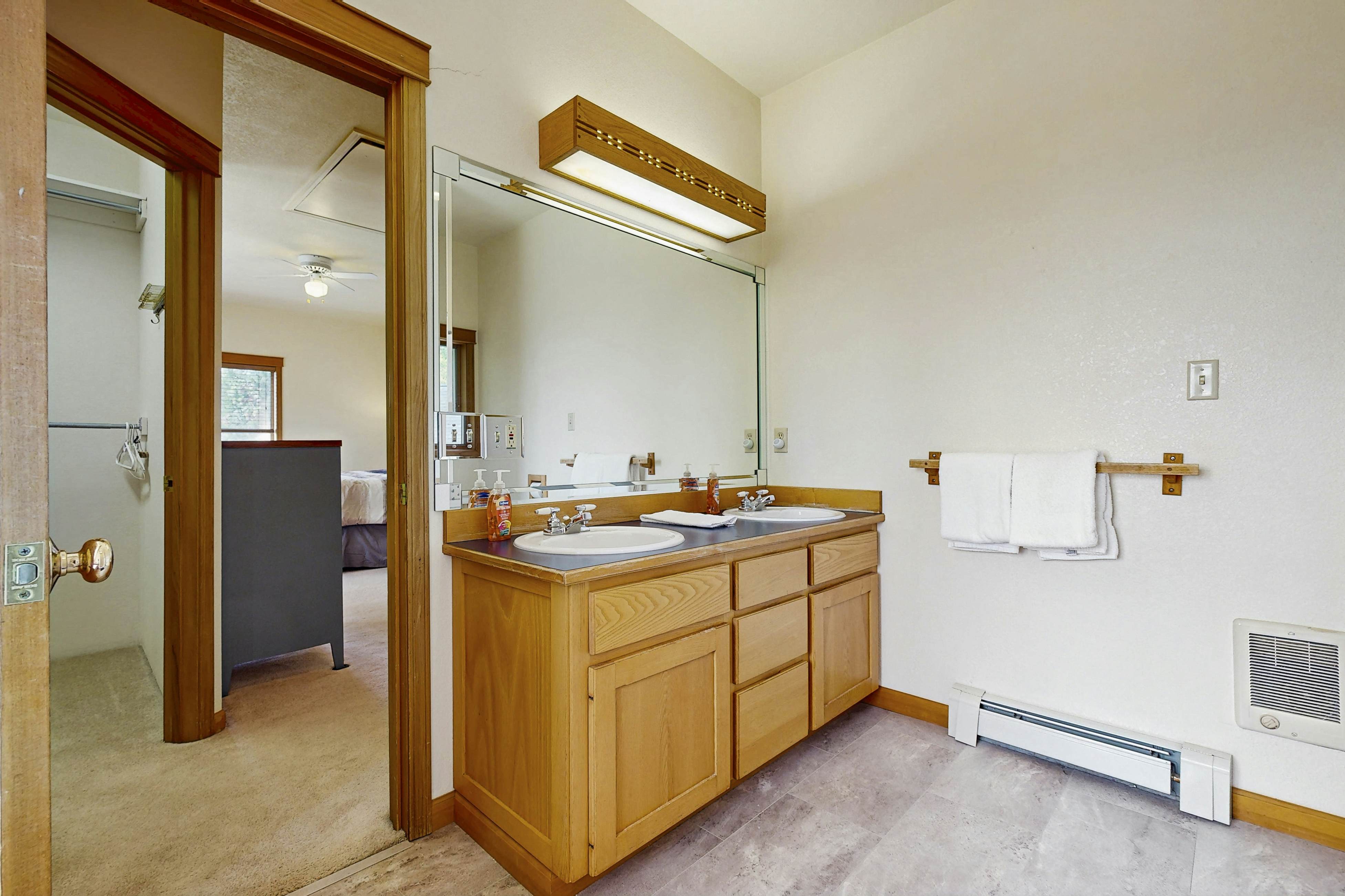 Lakeview Home on acreage with Hot Tub