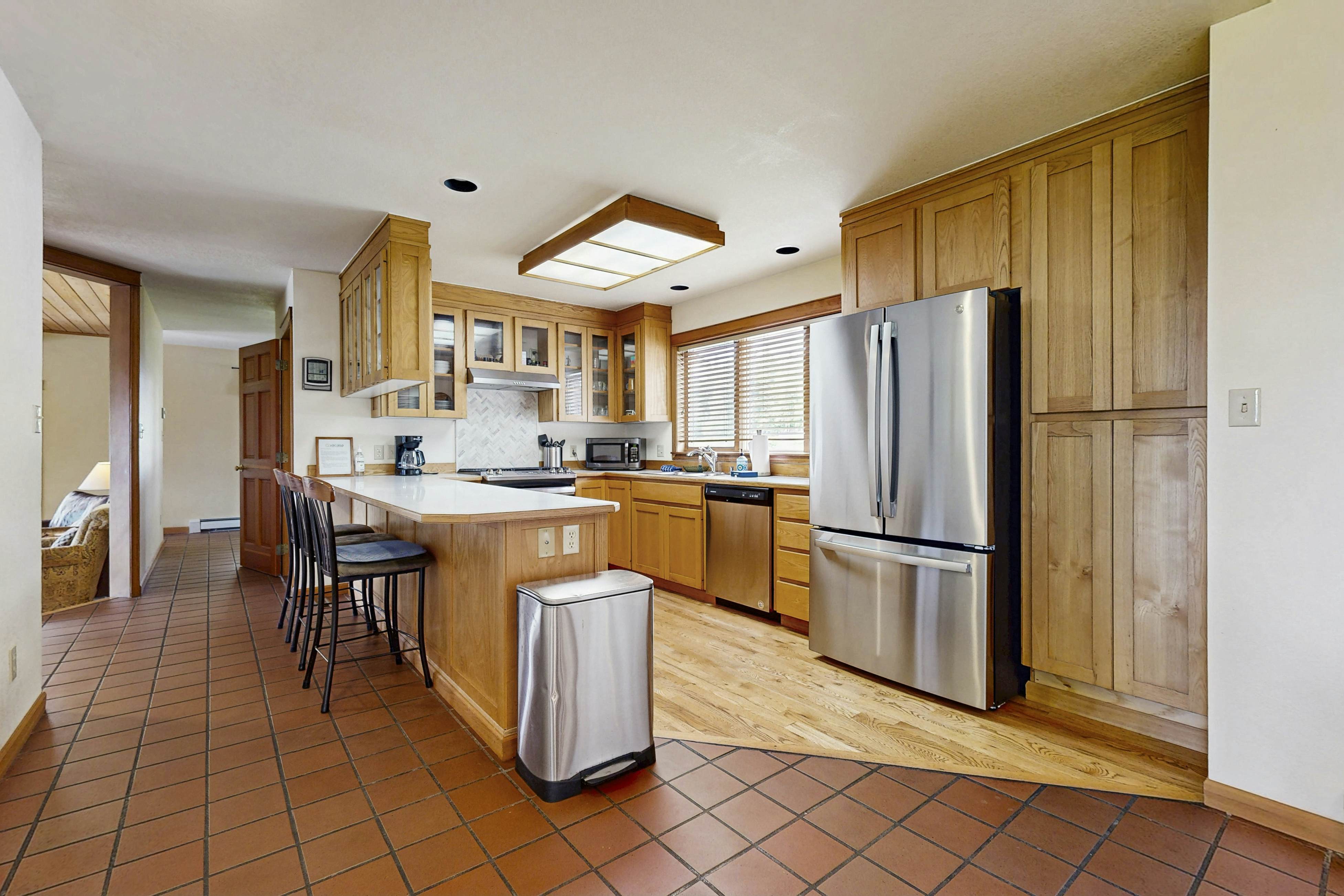 Lakeview Home on acreage with Hot Tub