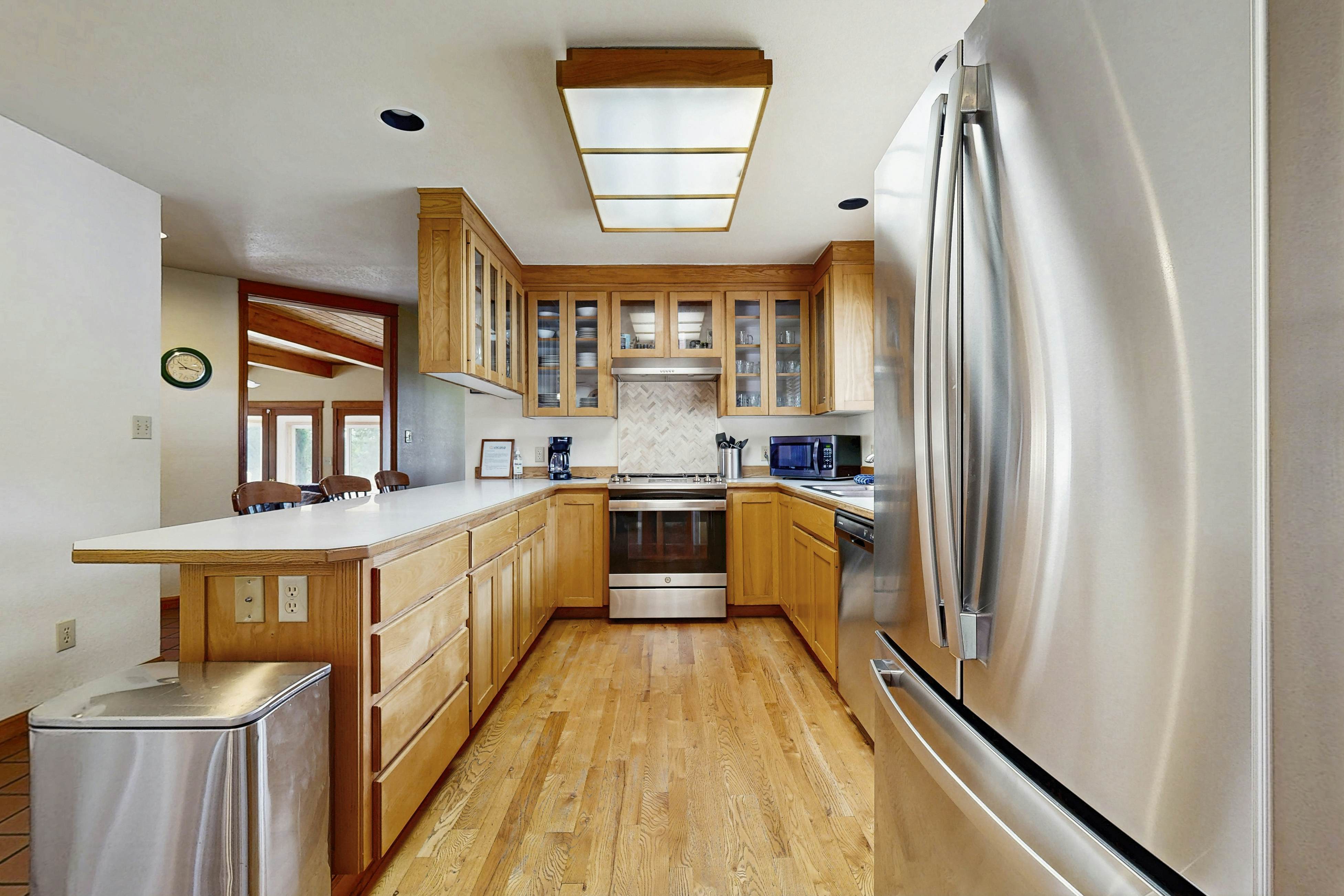 Lakeview Home on acreage with Hot Tub