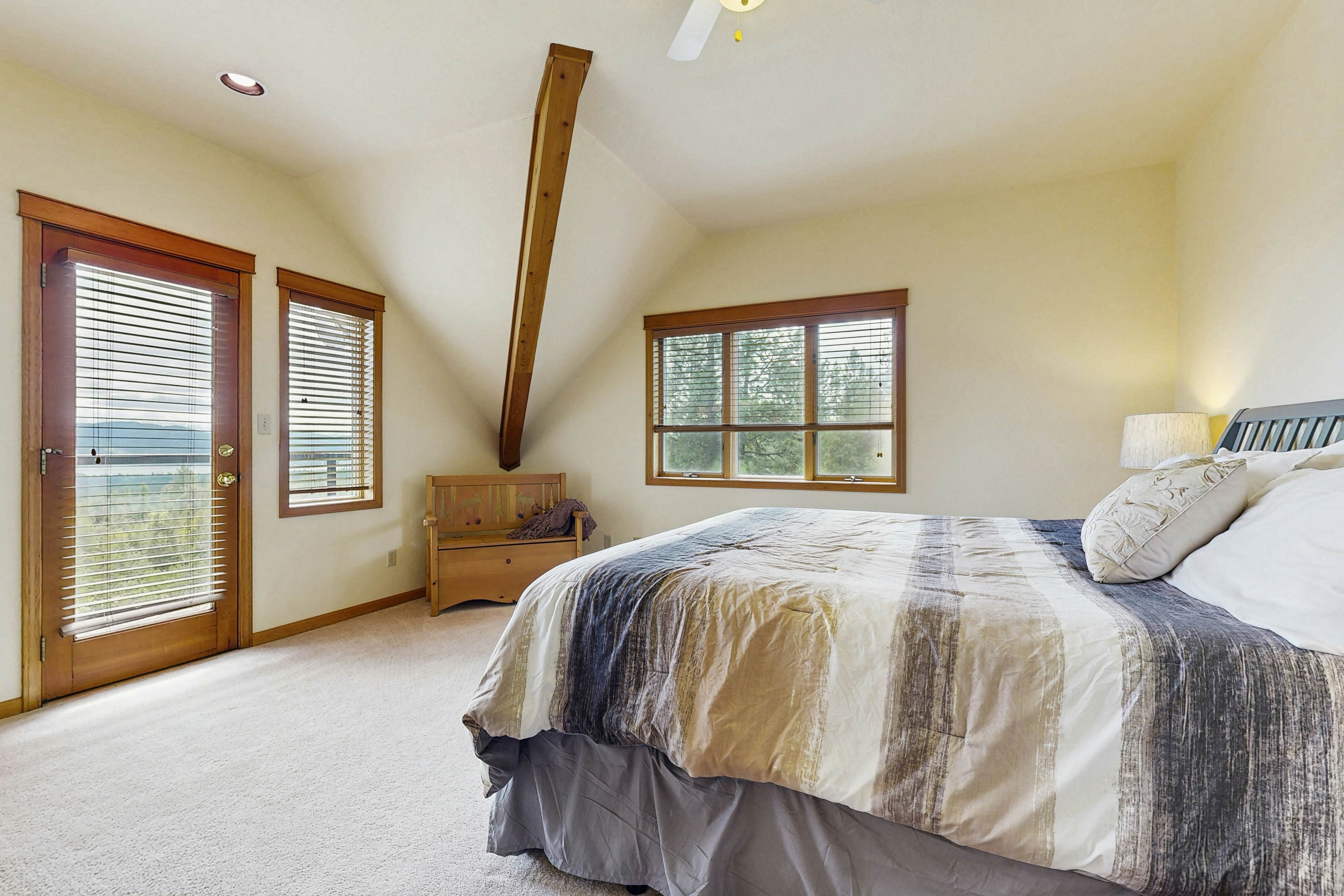 Lakeview Home on acreage with Hot Tub