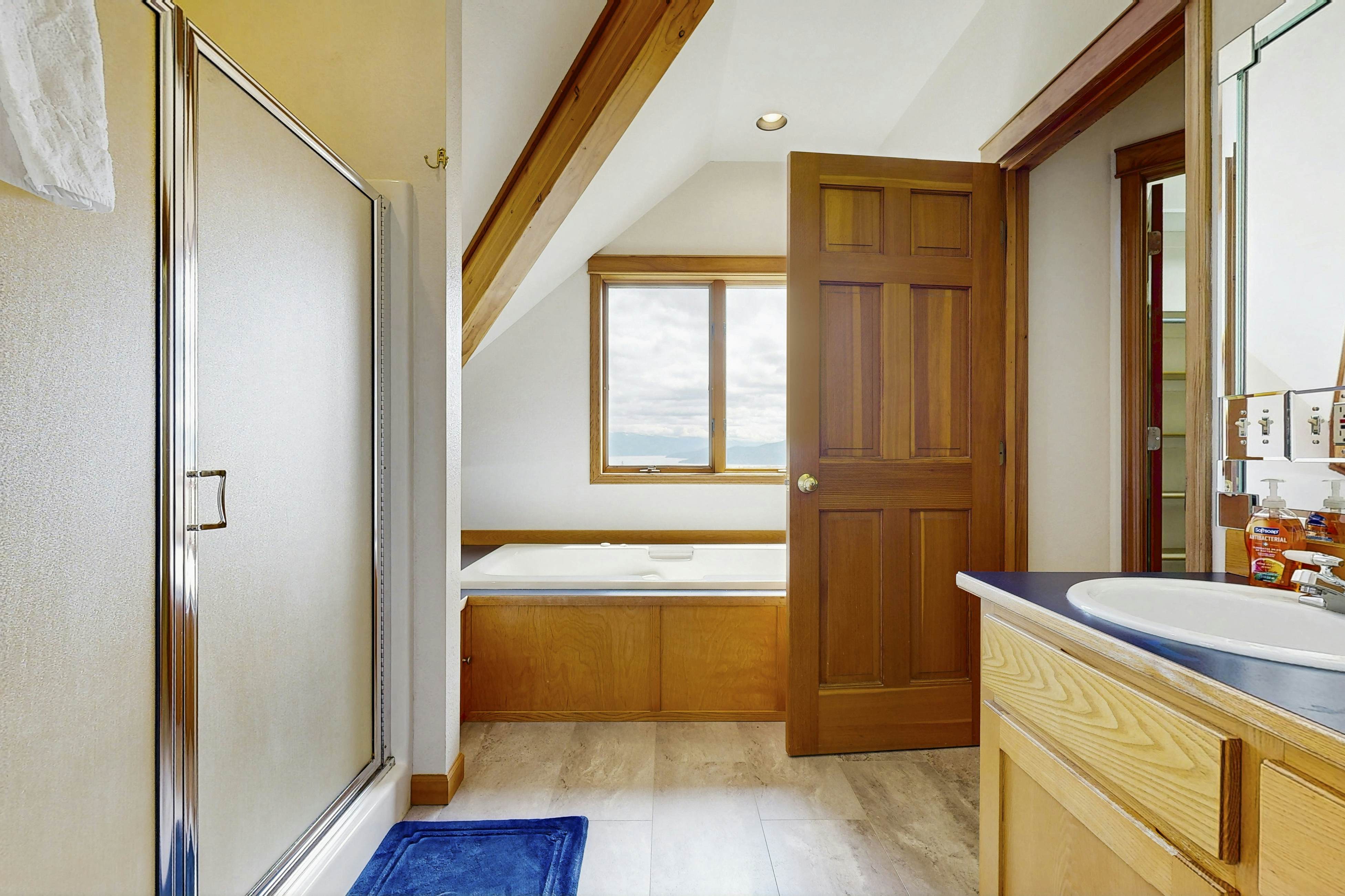 Lakeview Home on acreage with Hot Tub