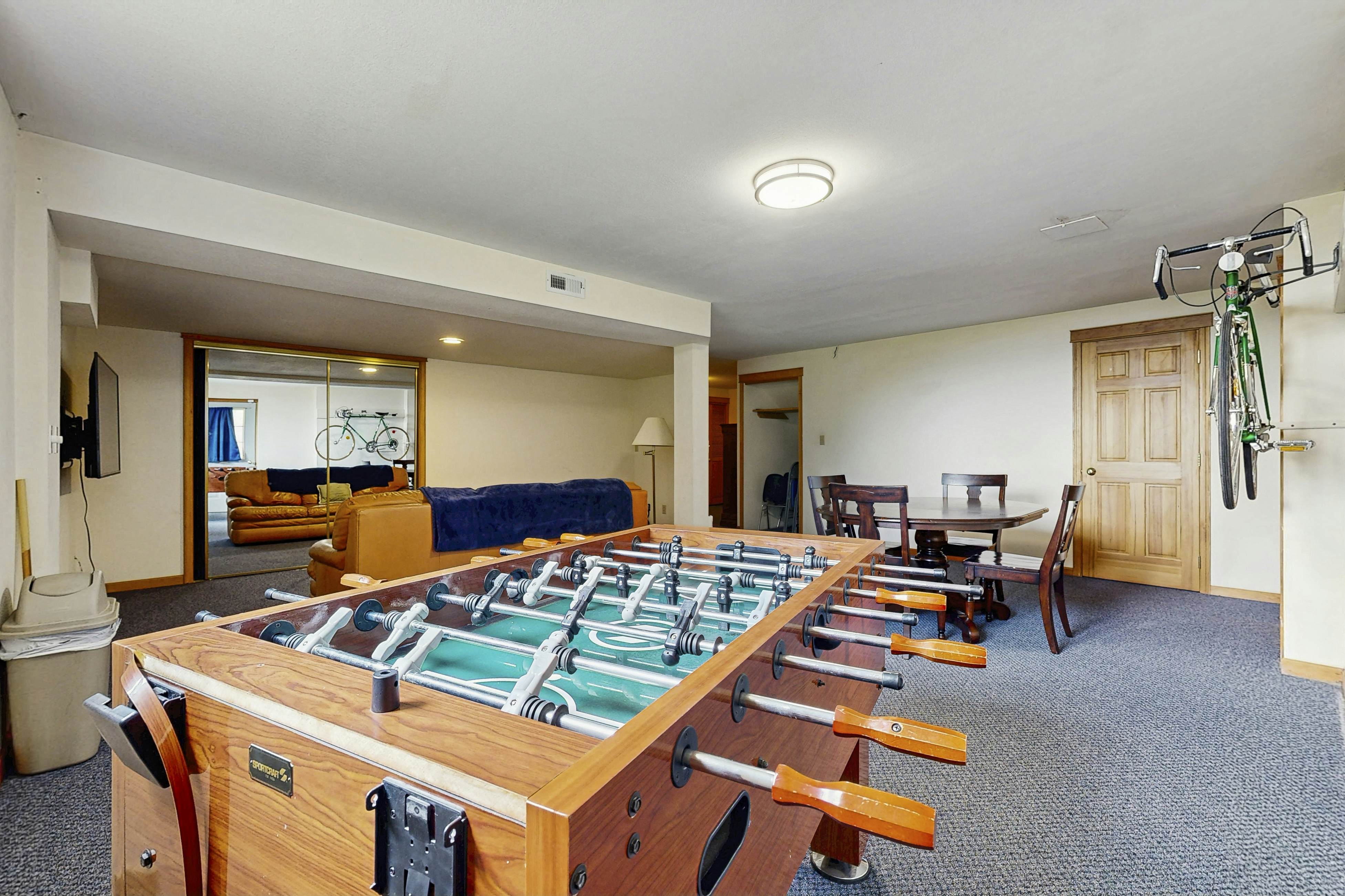 Lakeview Home on acreage with Hot Tub