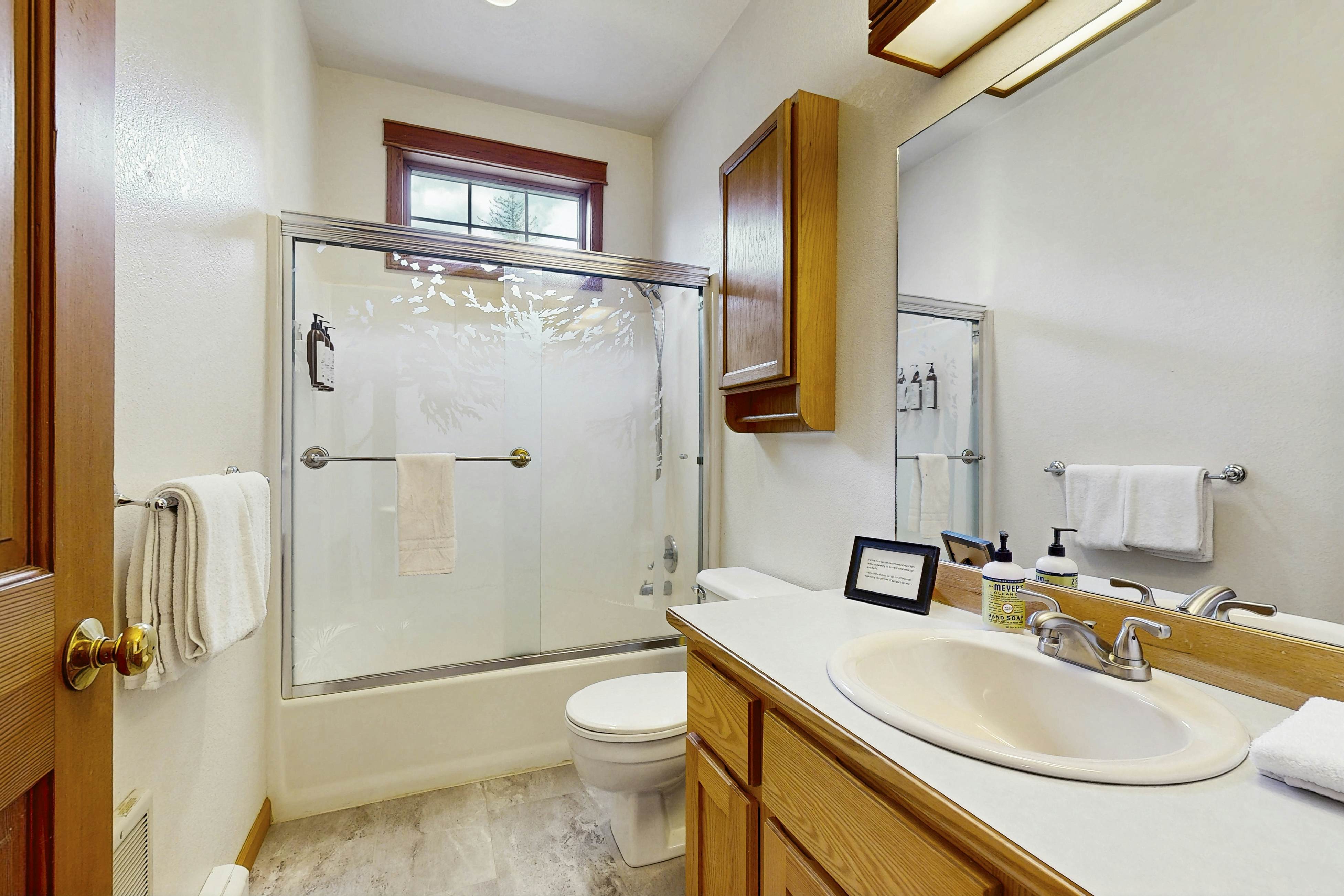 Lakeview Home on acreage with Hot Tub