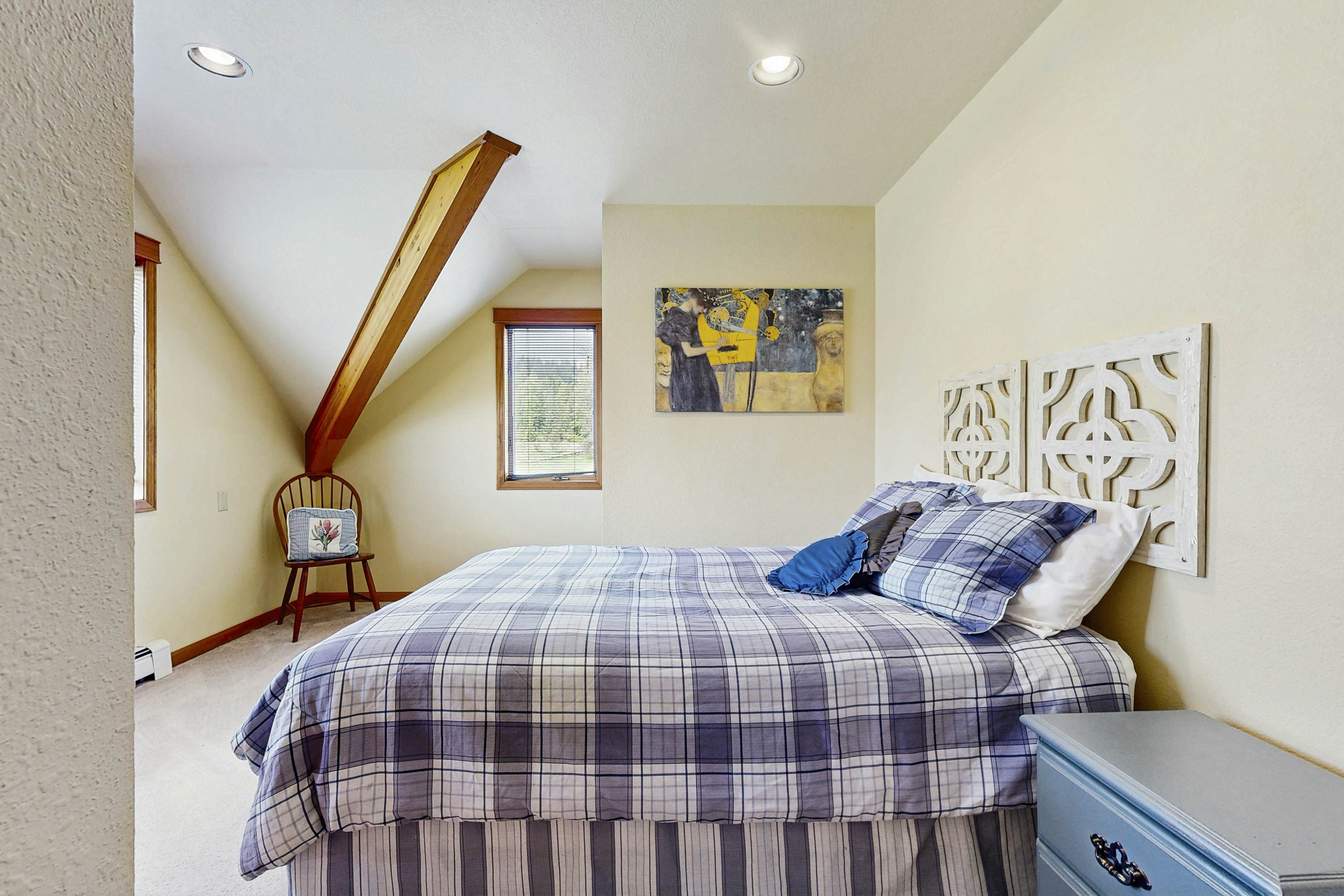 Lakeview Home on acreage with Hot Tub