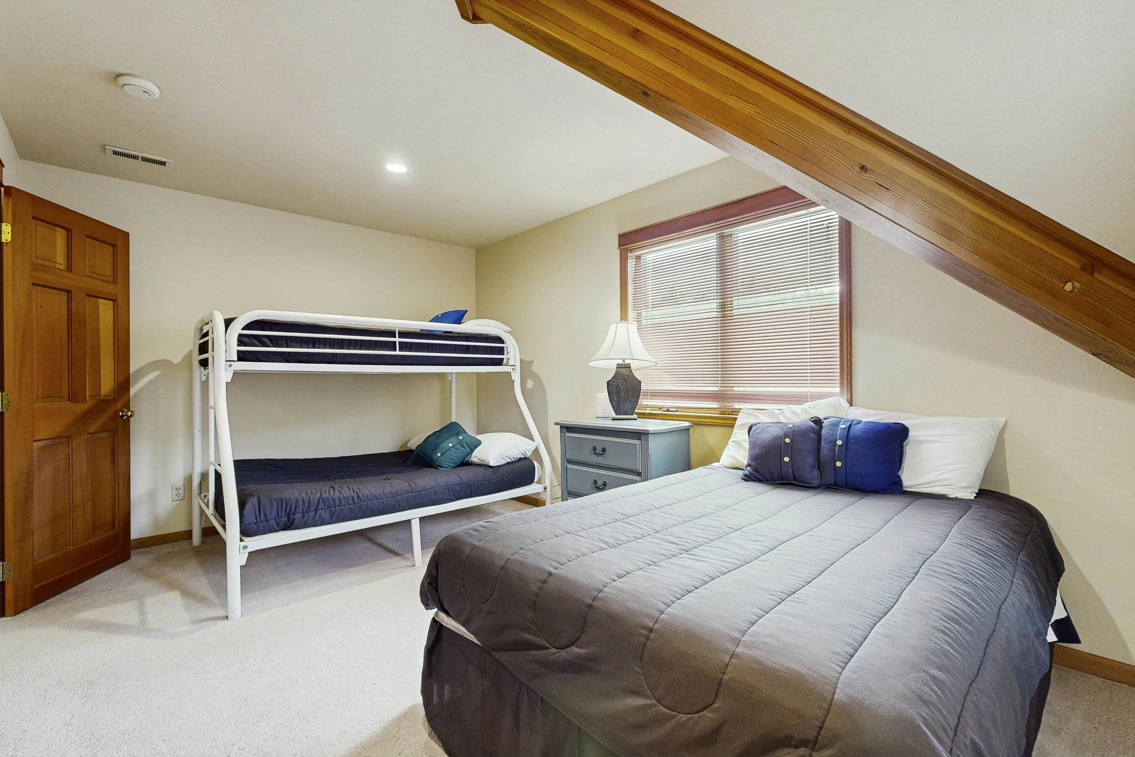 Lakeview Home on acreage with Hot Tub