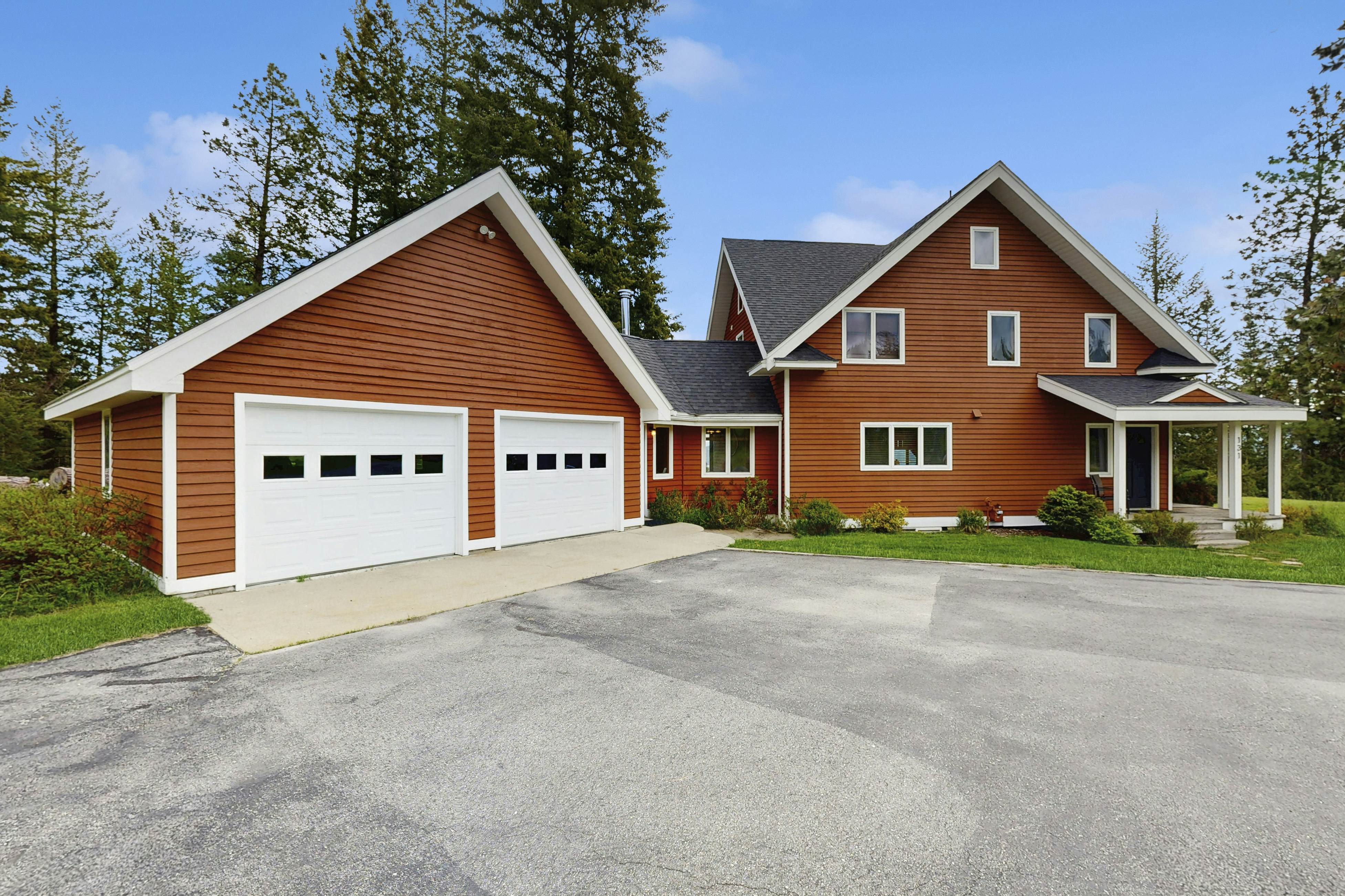 Lakeview Home on acreage with Hot Tub