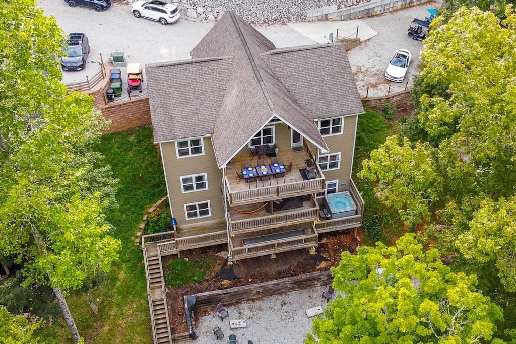 Stunning Lakeview Home・Game Room・Dock・Hot Tub — Norris Lake, TN — vacation rental