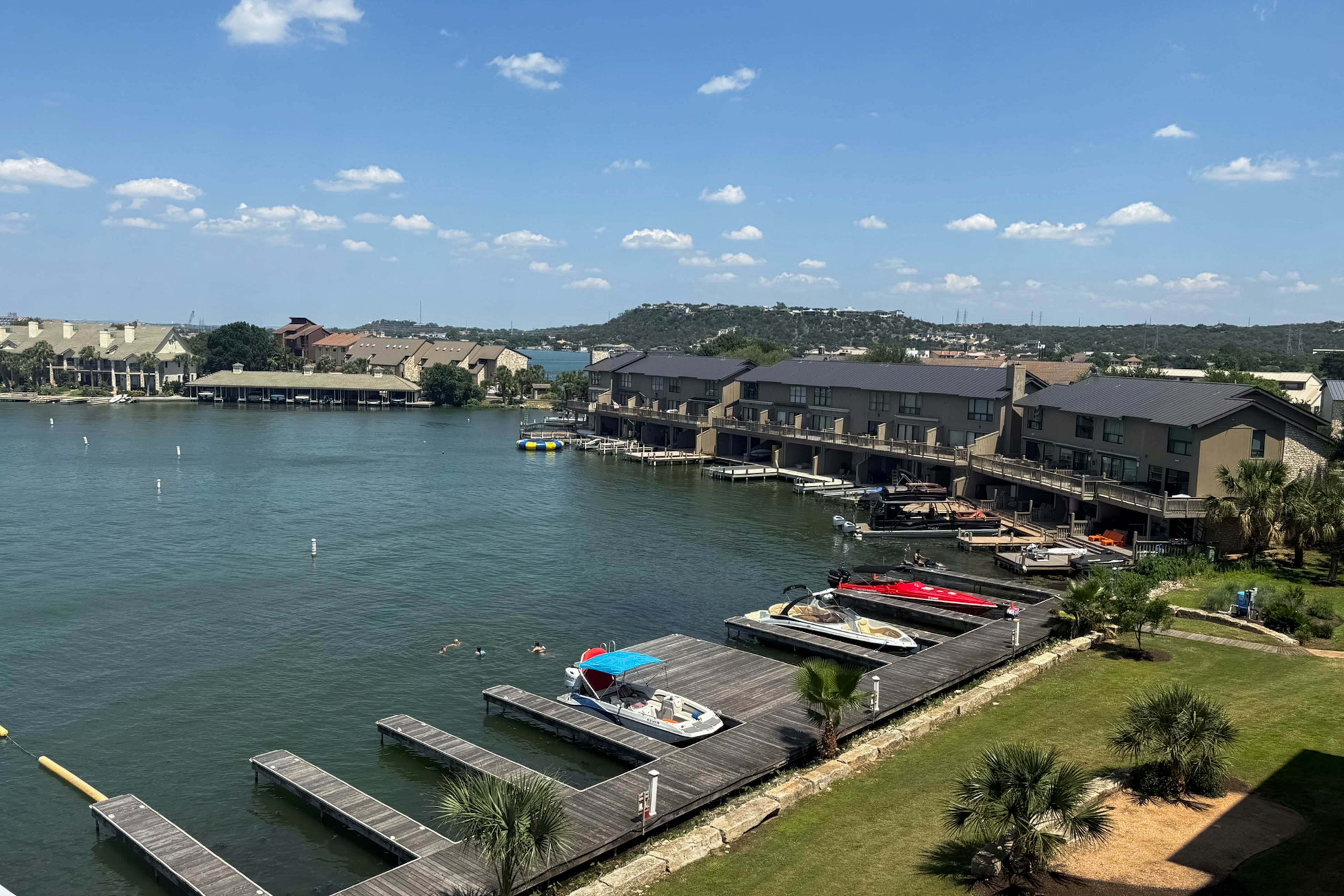 The Waters Condo - Lakefront Oasis