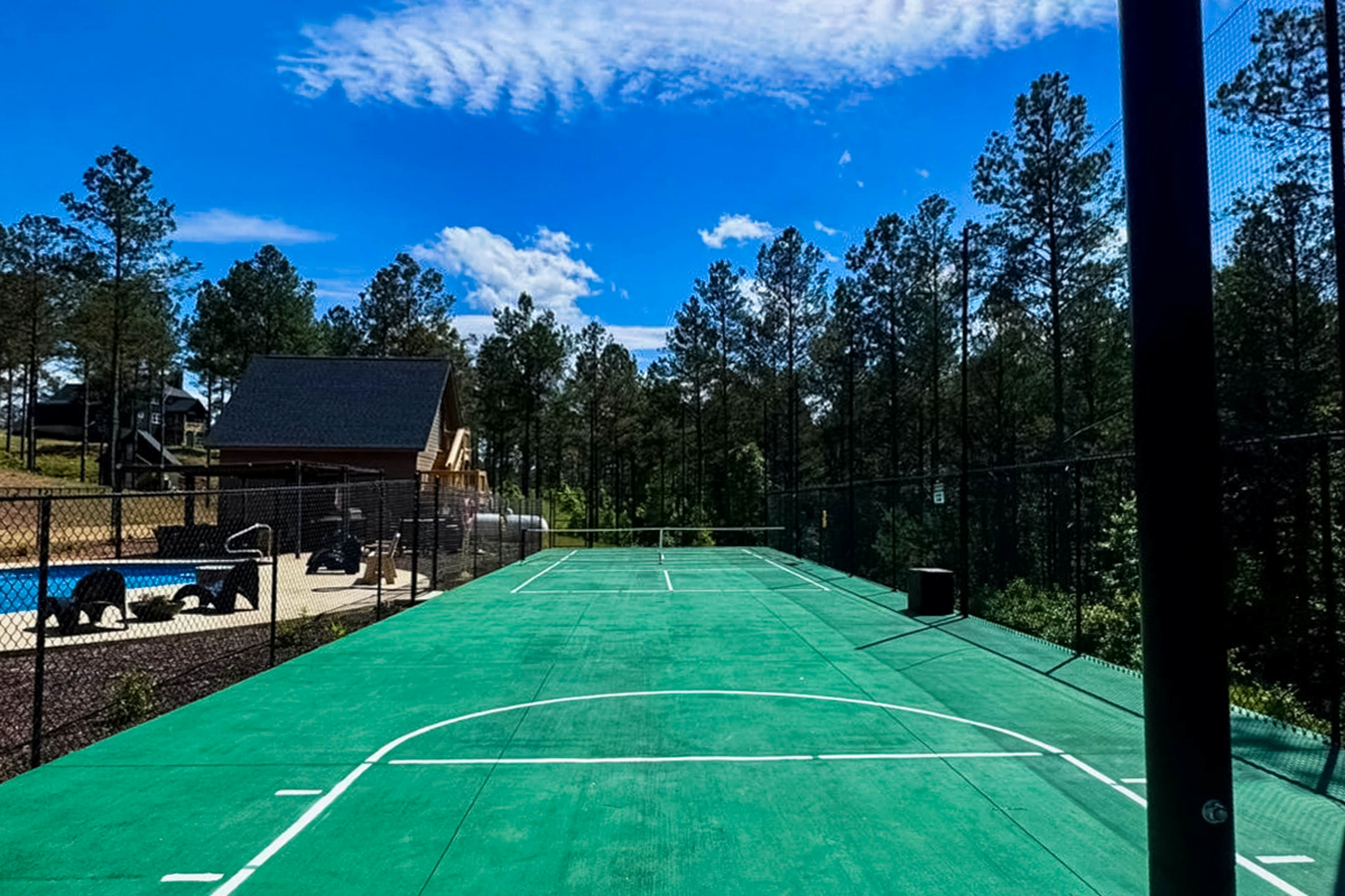 Mountain Peak Lodge - Cabin & Game Room Retreat 