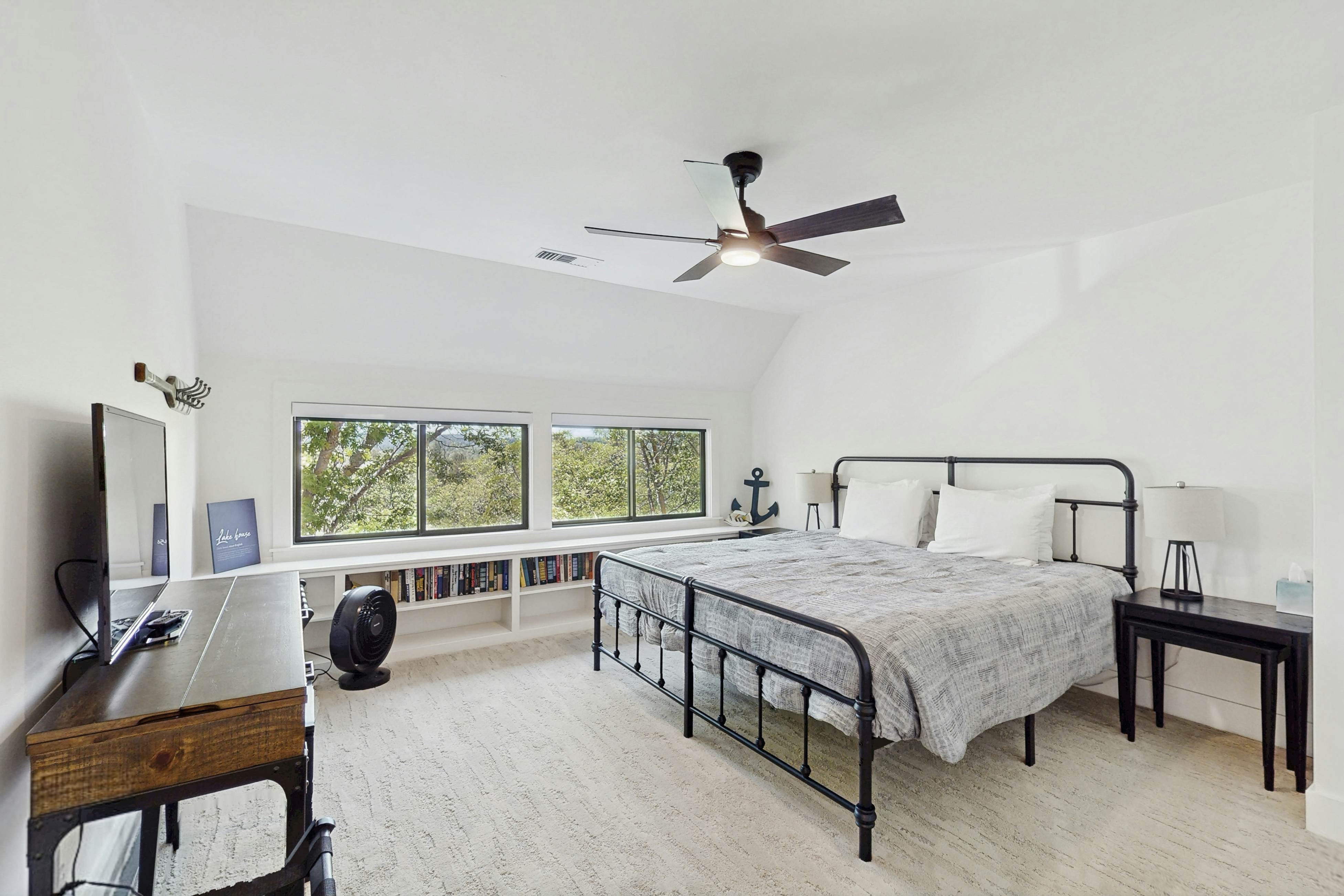 The Kingsview Lakehouse