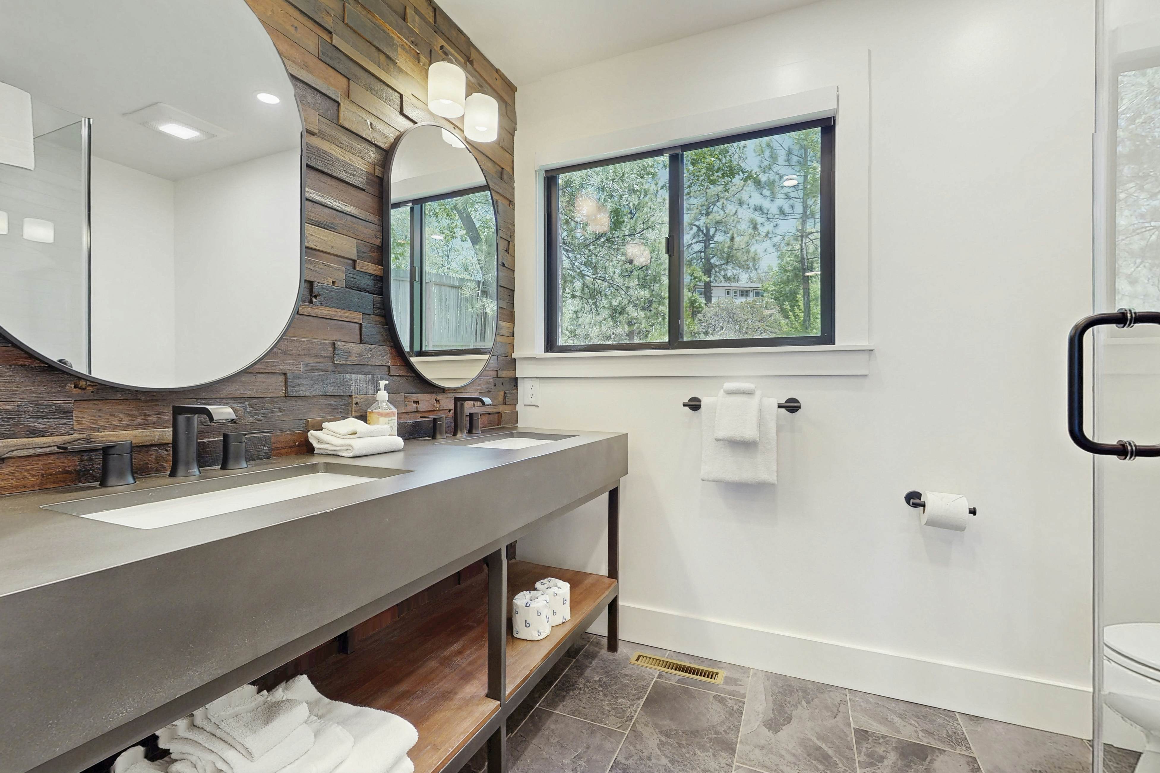 The Kingsview Lakehouse