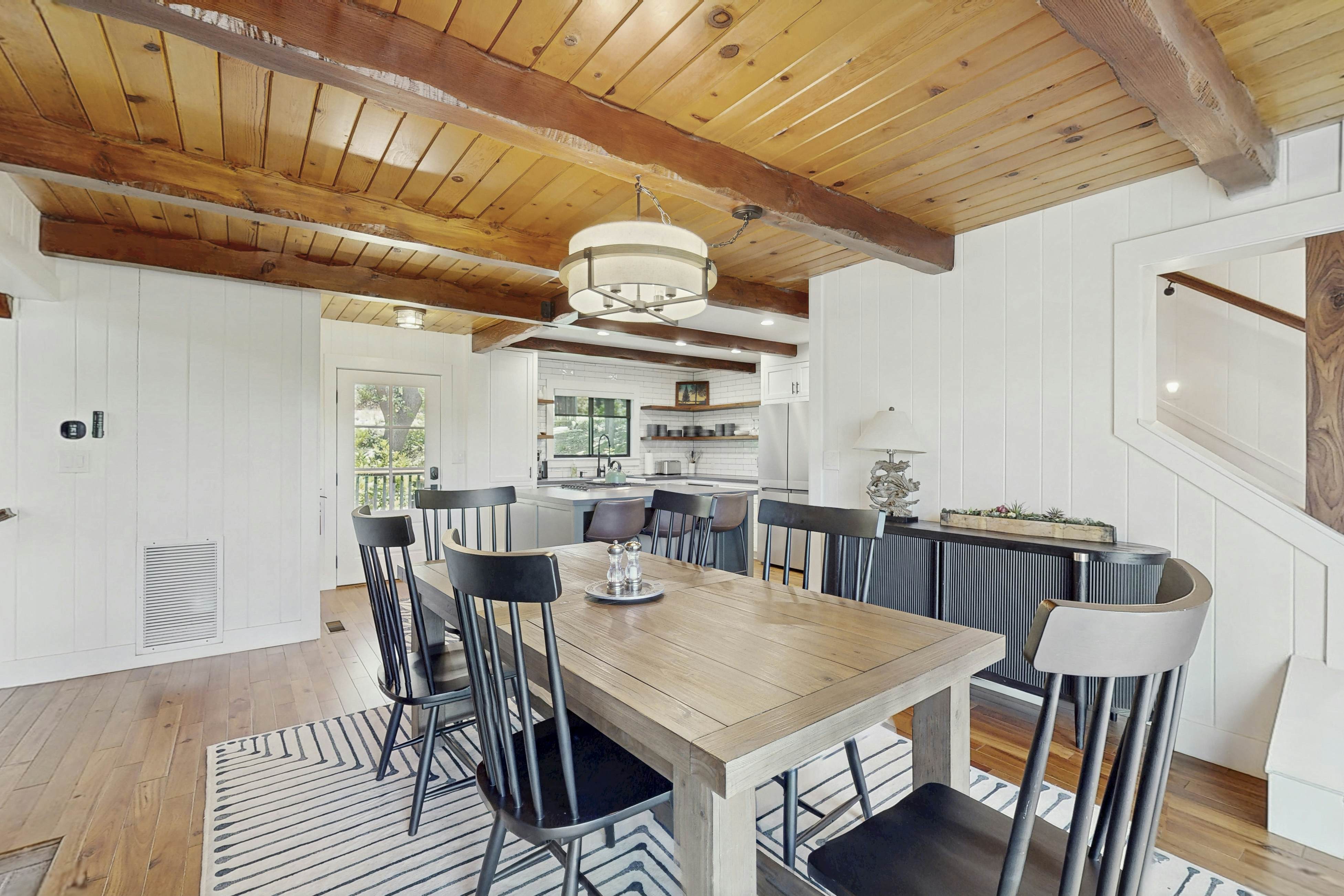 The Kingsview Lakehouse