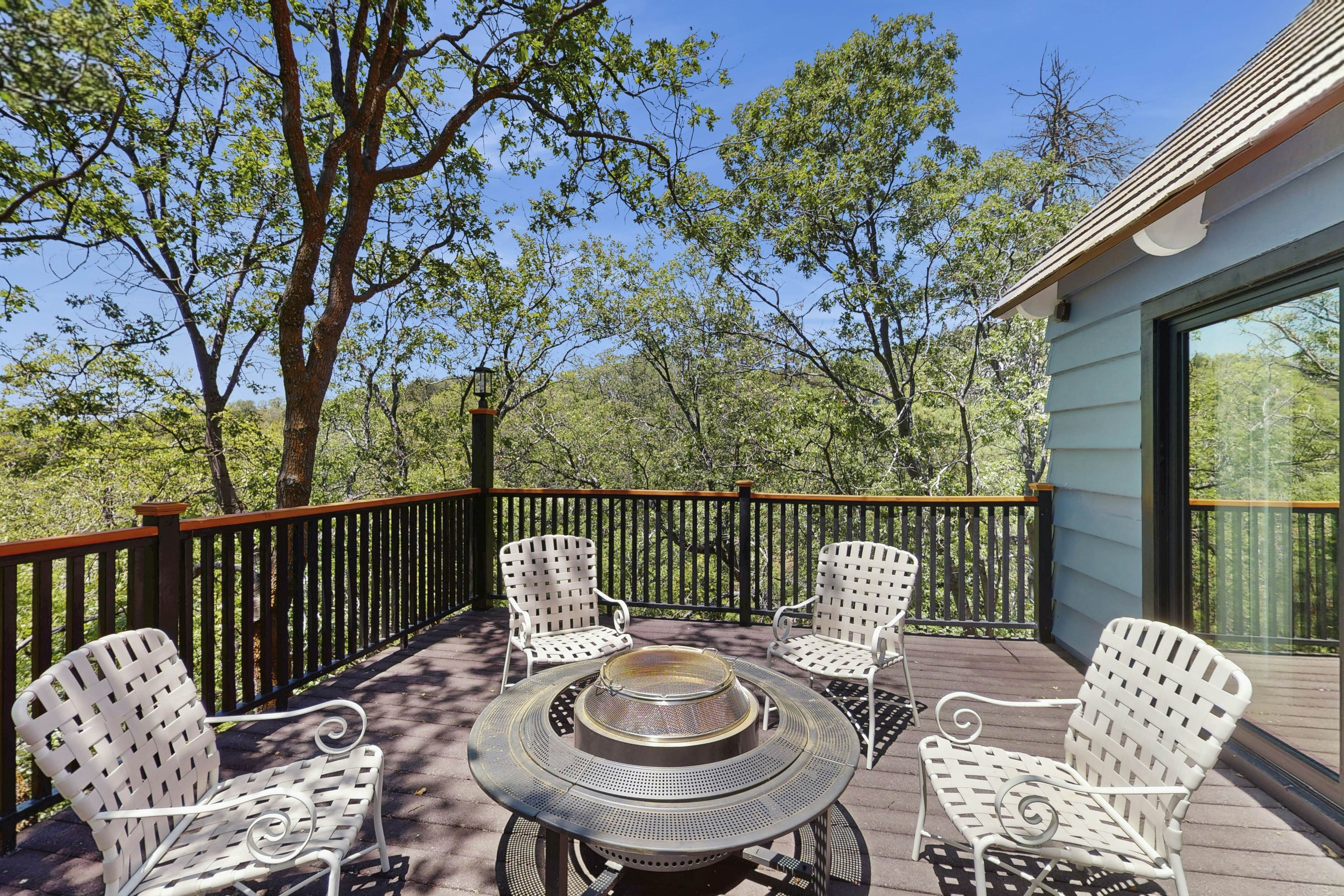 The Kingsview Lakehouse