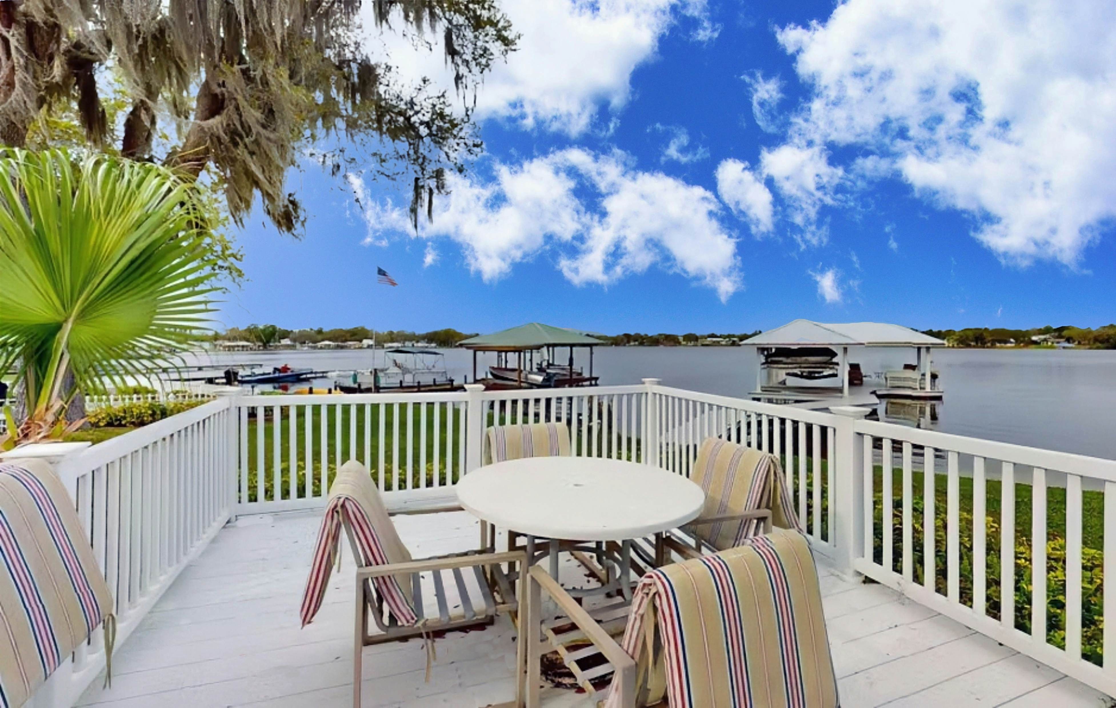 Paradise on Lake Henry