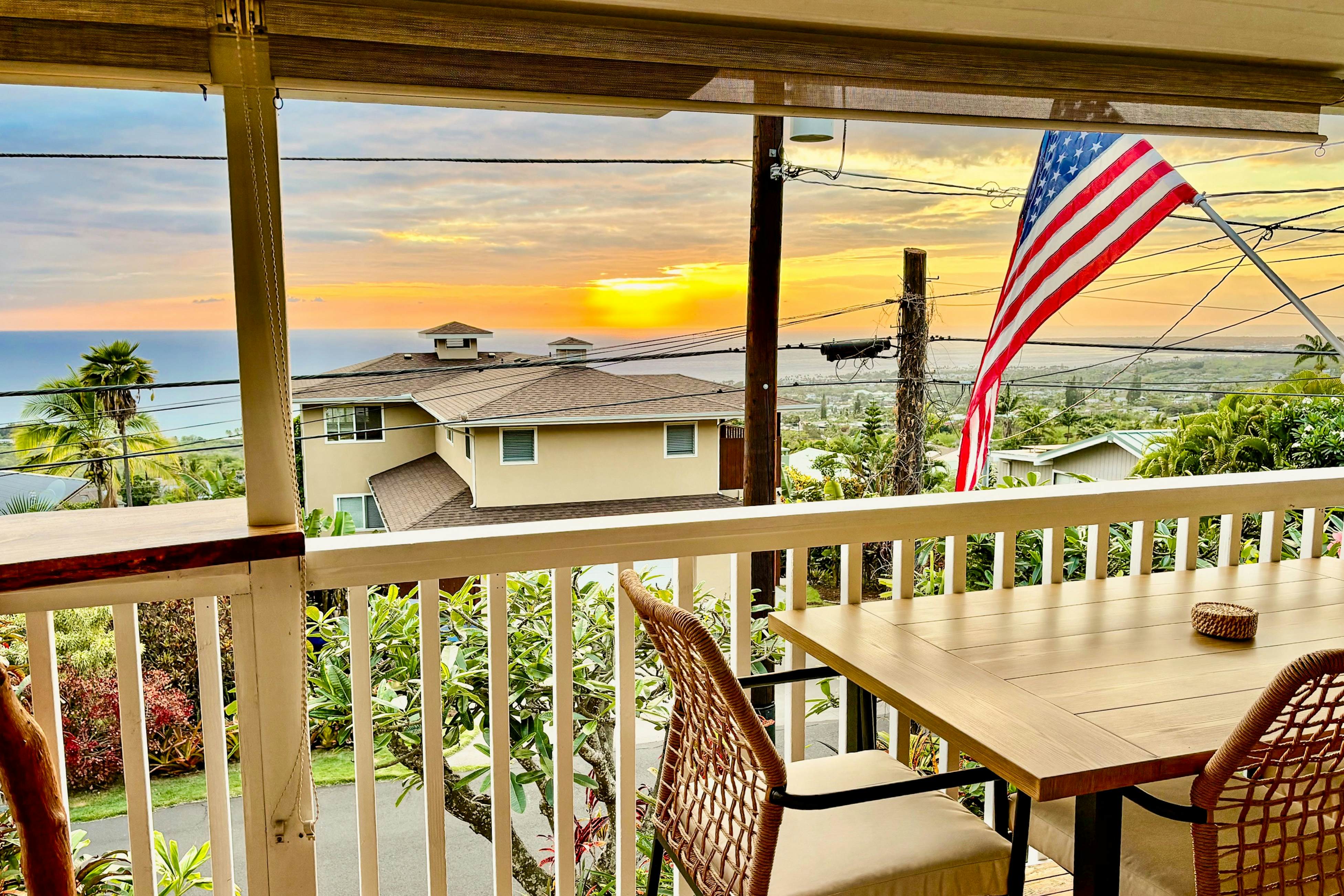 Pualani Island Getaway - Main House- 30-night minimum