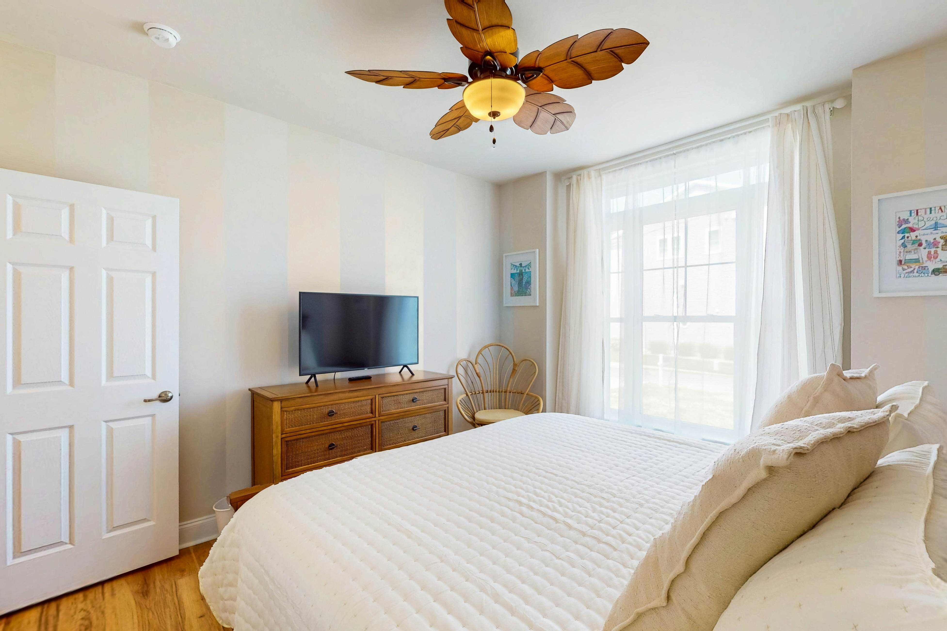 Bay Dreams - 31415 Erie Ave