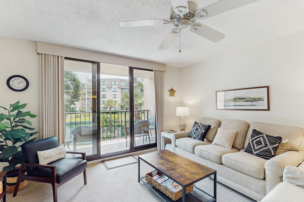 Bright Condo with Full Kitchen, Shared Pools, Hot Tub, Beach Access, and More — Hilton Head, SC — vacation rental
