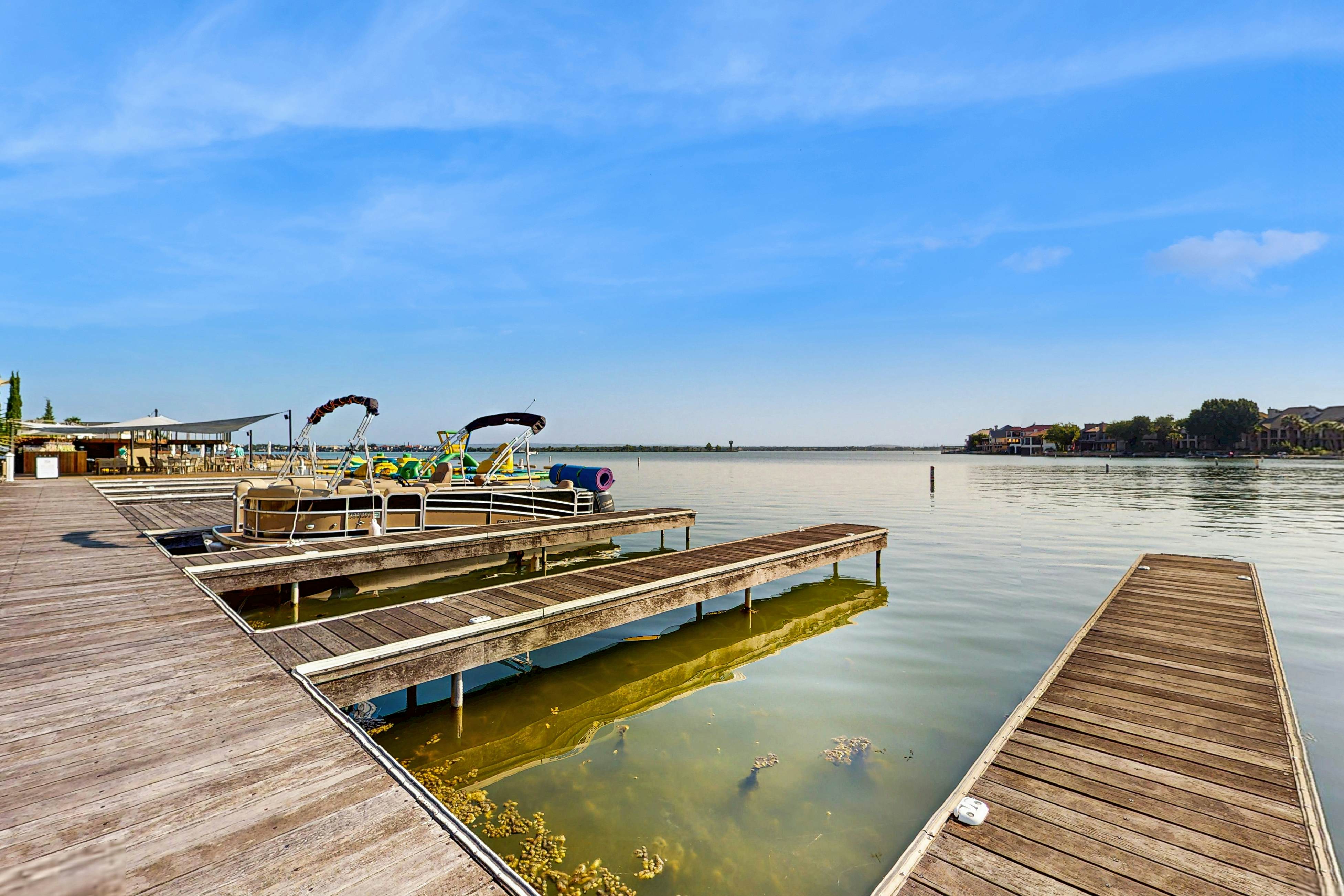 The Waters Condo - Lakefront Oasis