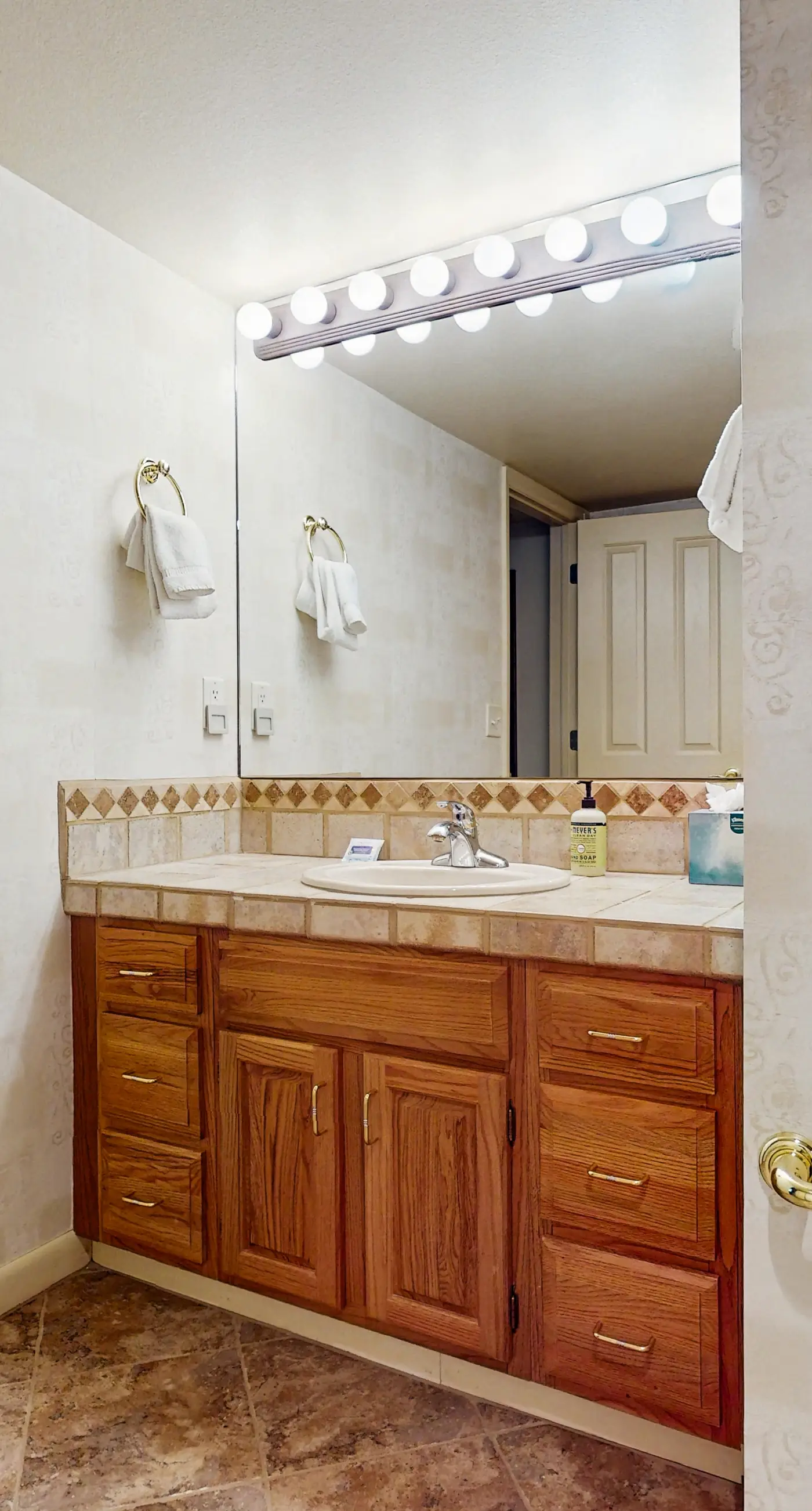 Torian Plum Plaza 403 