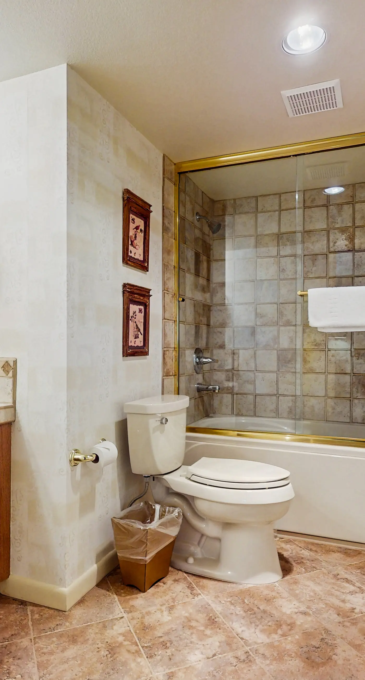 Torian Plum Plaza 403 