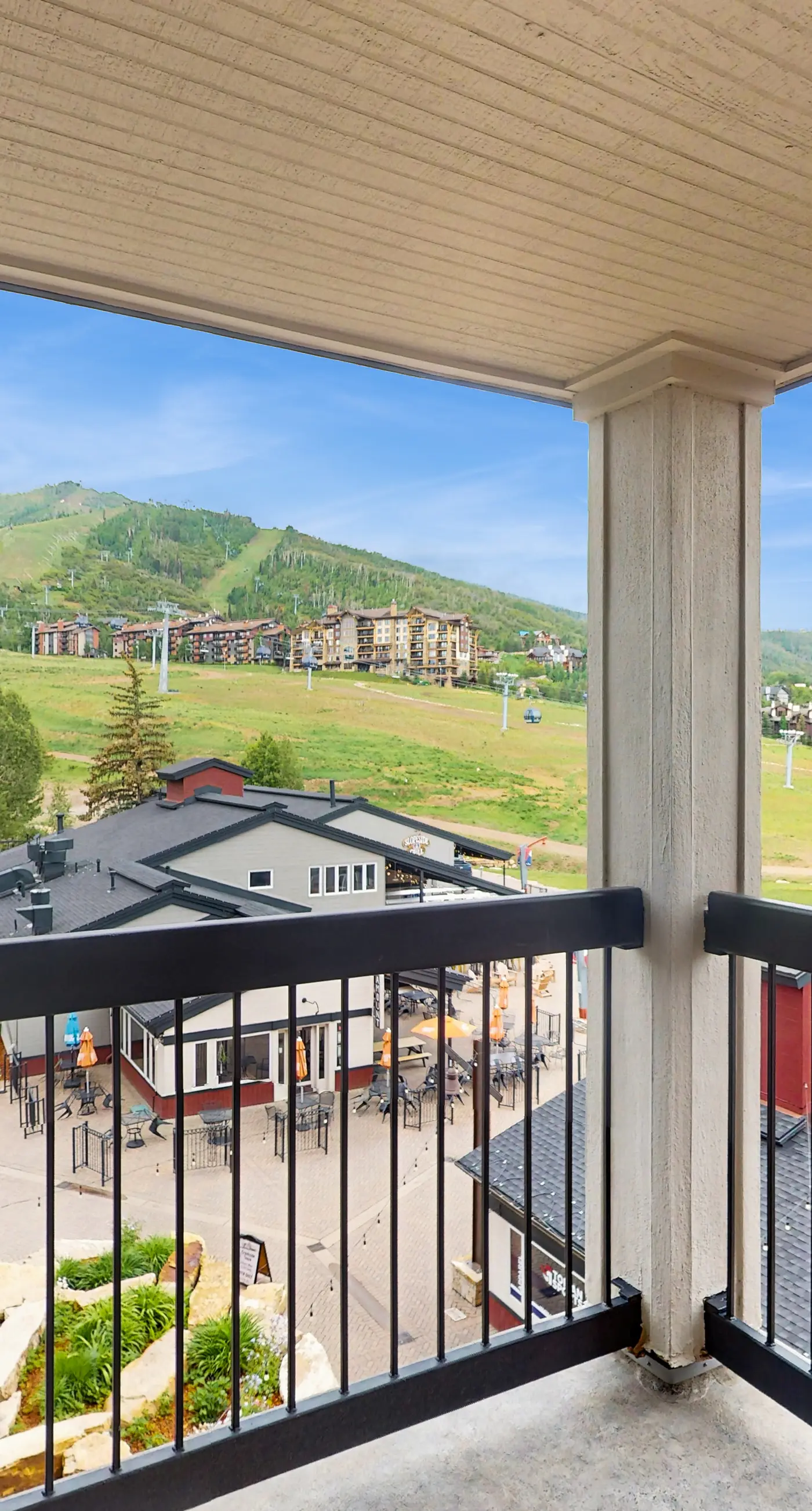 Torian Plum Plaza 403 