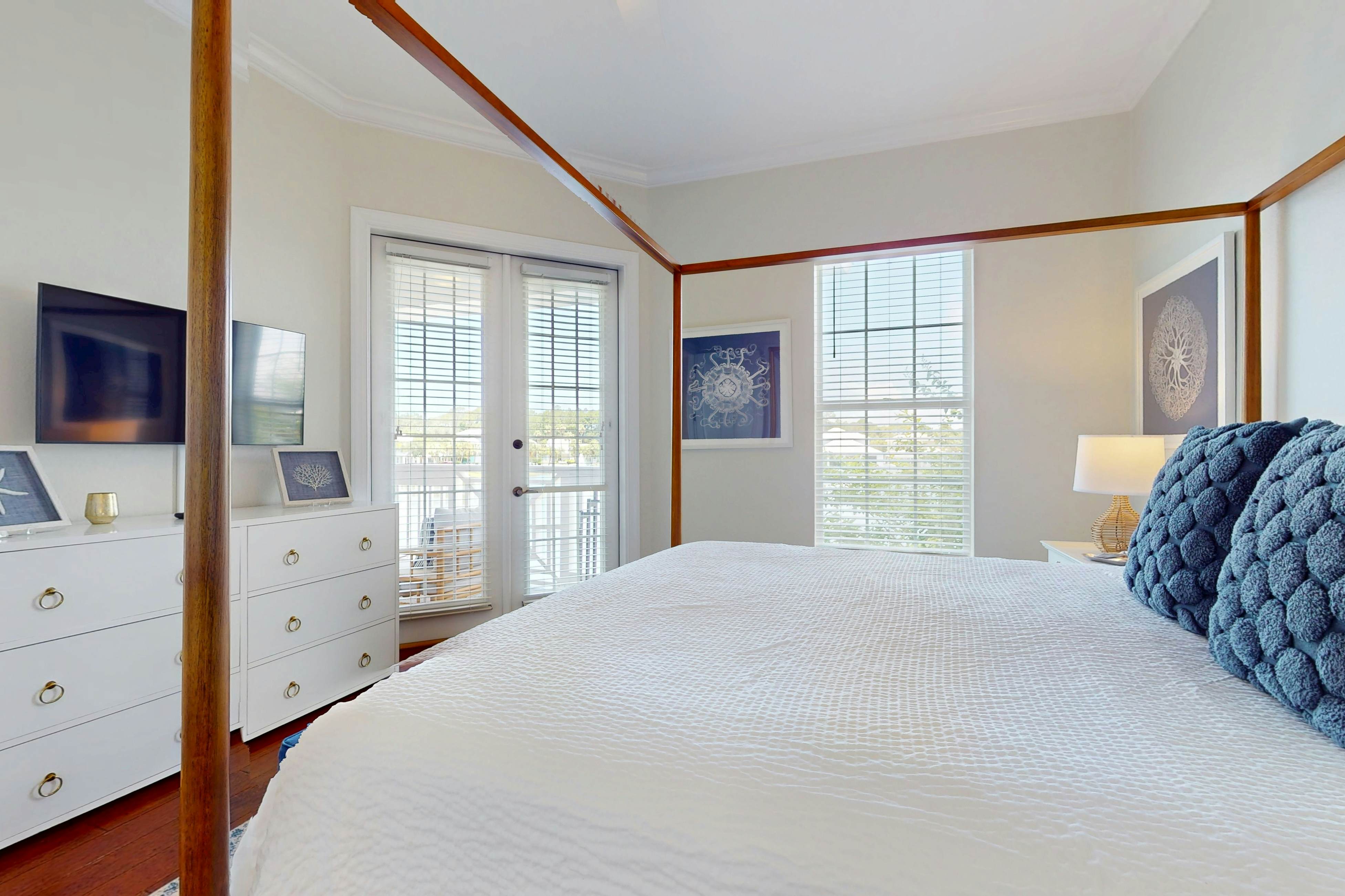 Crystal Cove #301 Wine Down