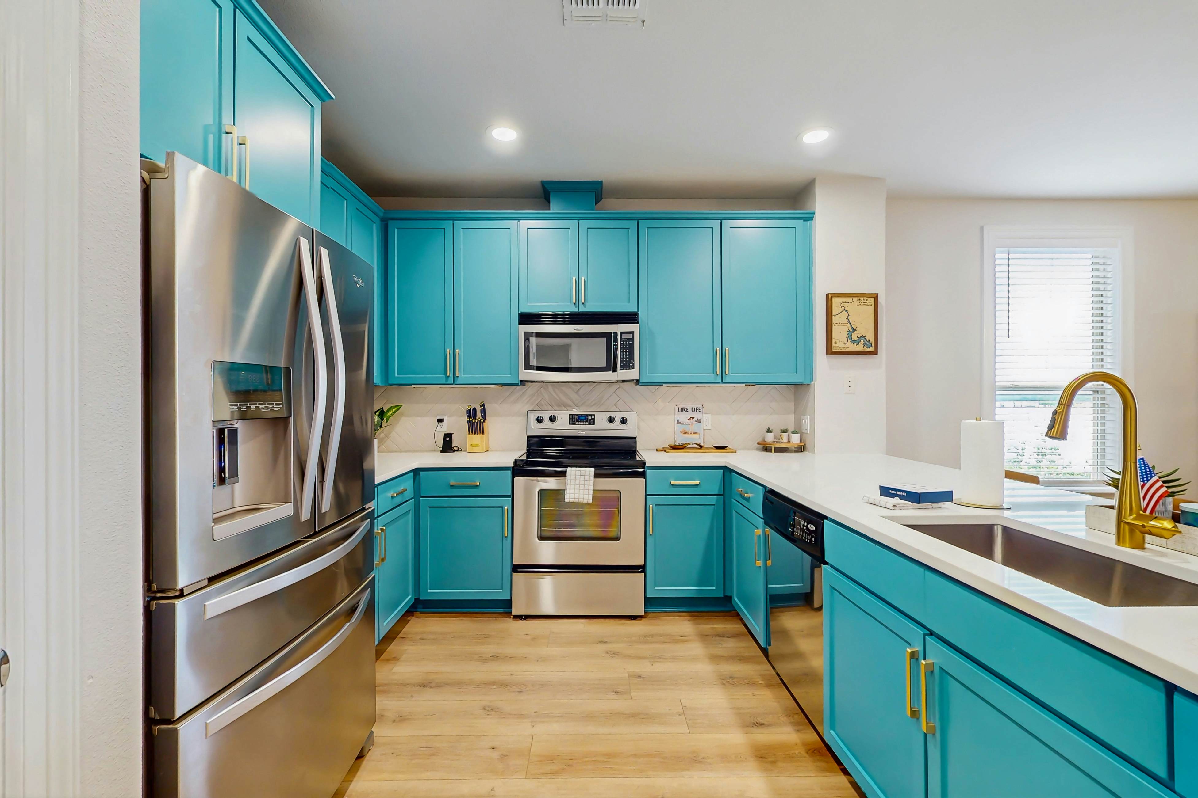 The Waters Condo - Lakefront Oasis