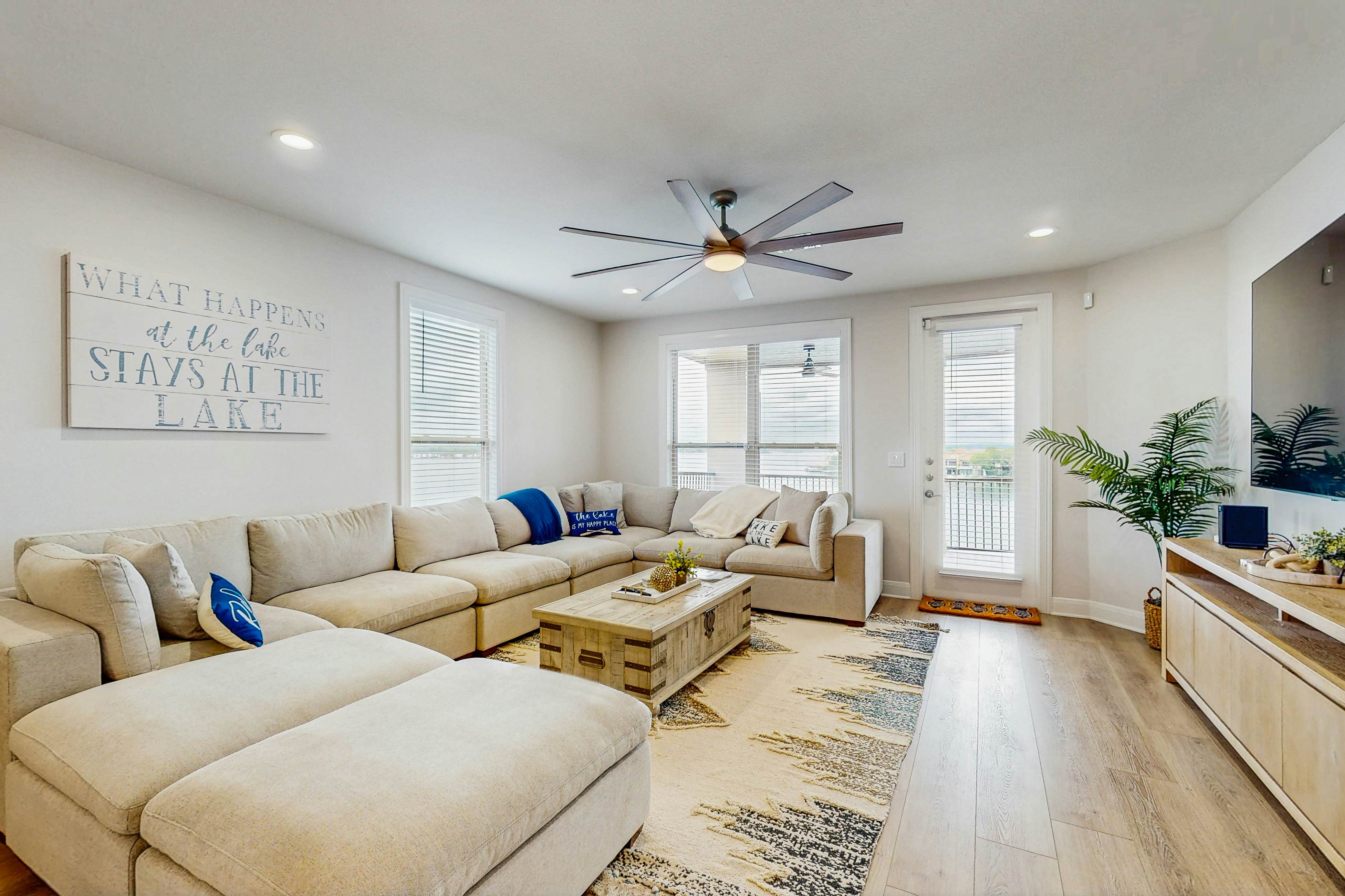 The Waters Condo - Lakefront Oasis