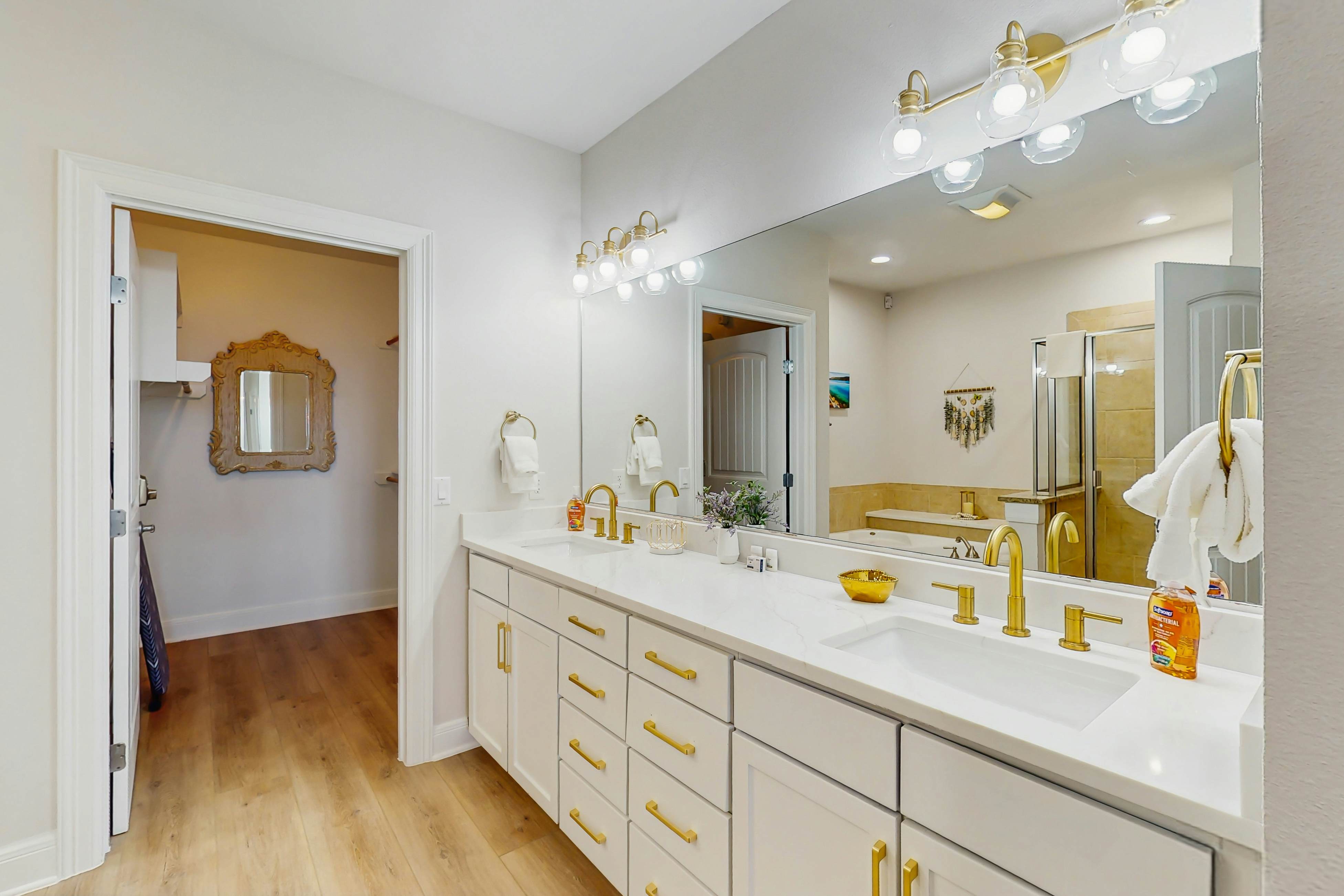 The Waters Condo - Lakefront Oasis