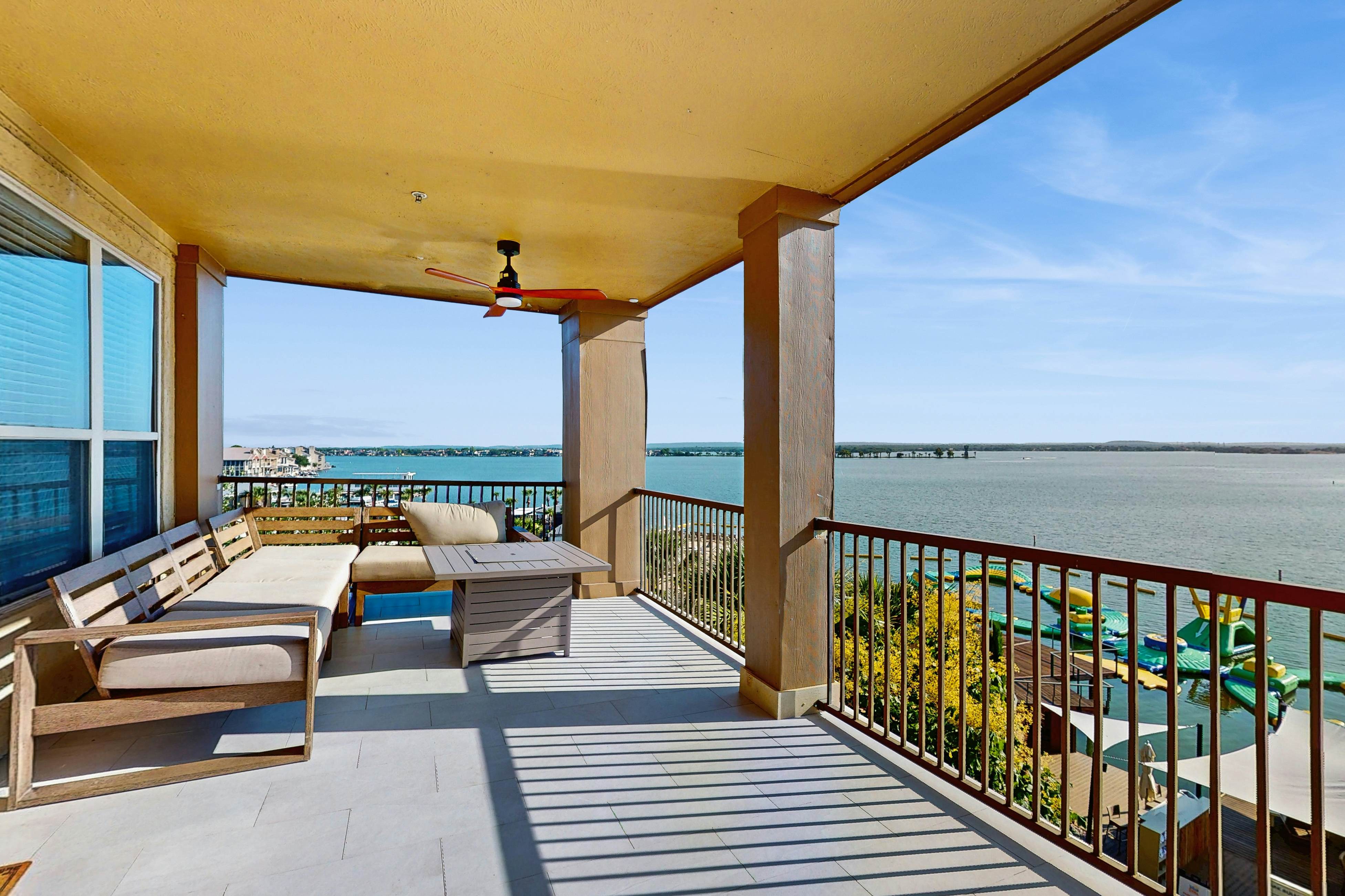 The Waters Condo - Lakefront Oasis