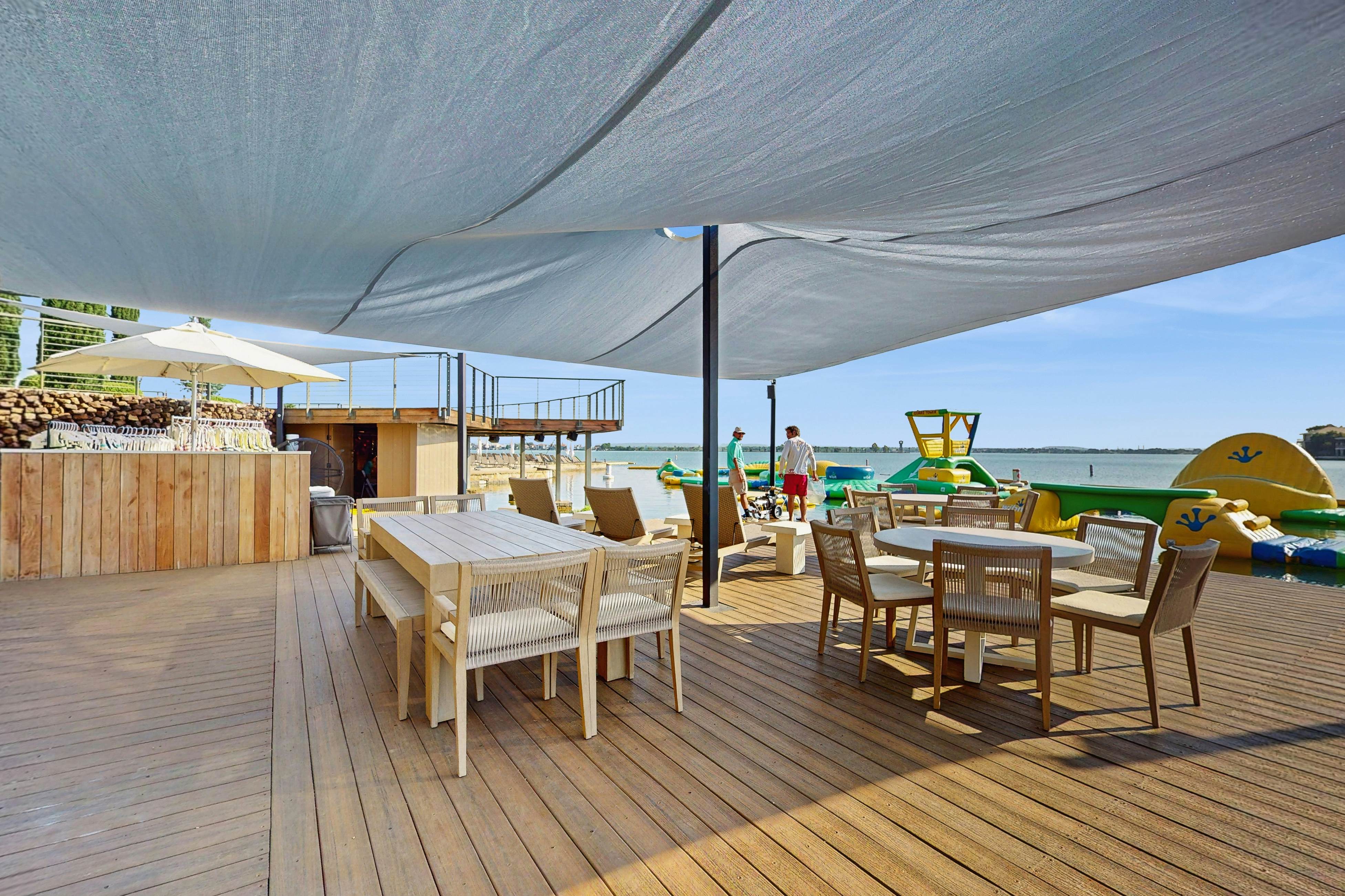 The Waters Condo - Lakefront Oasis