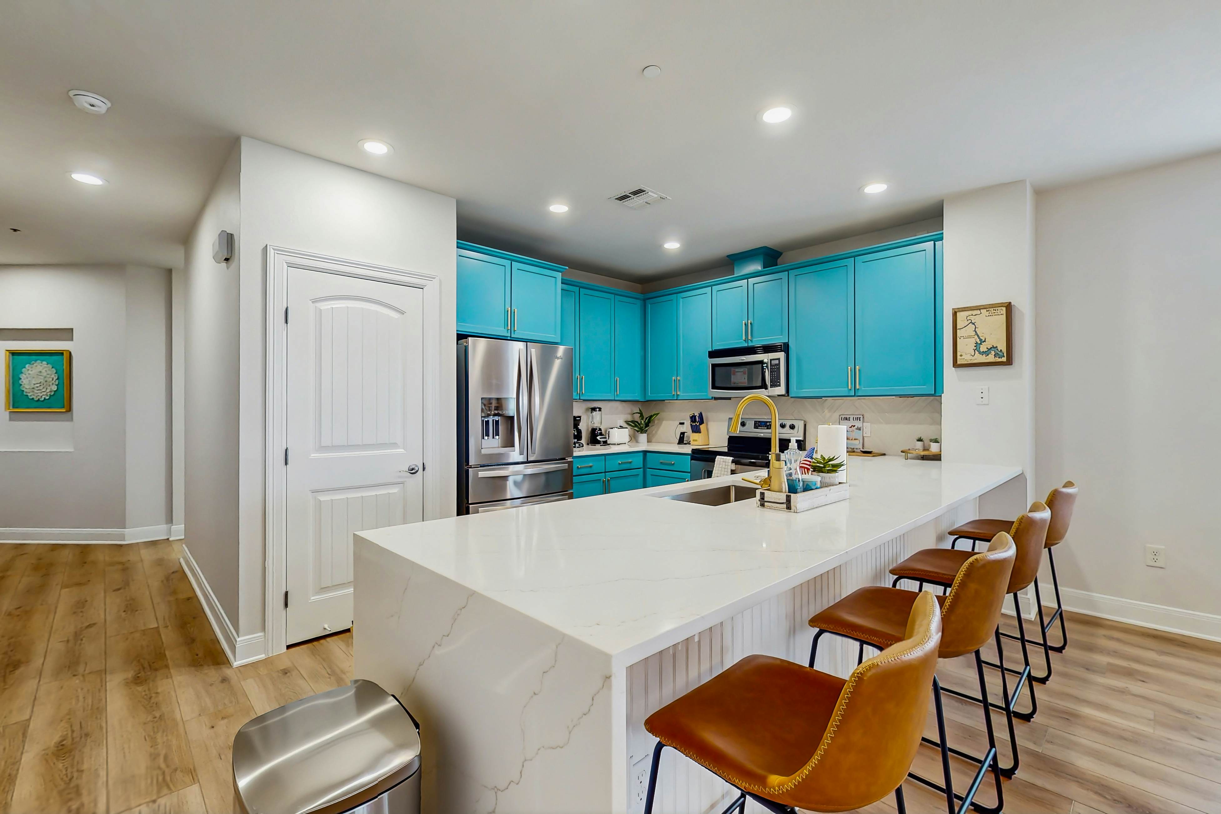 The Waters Condo - Lakefront Oasis