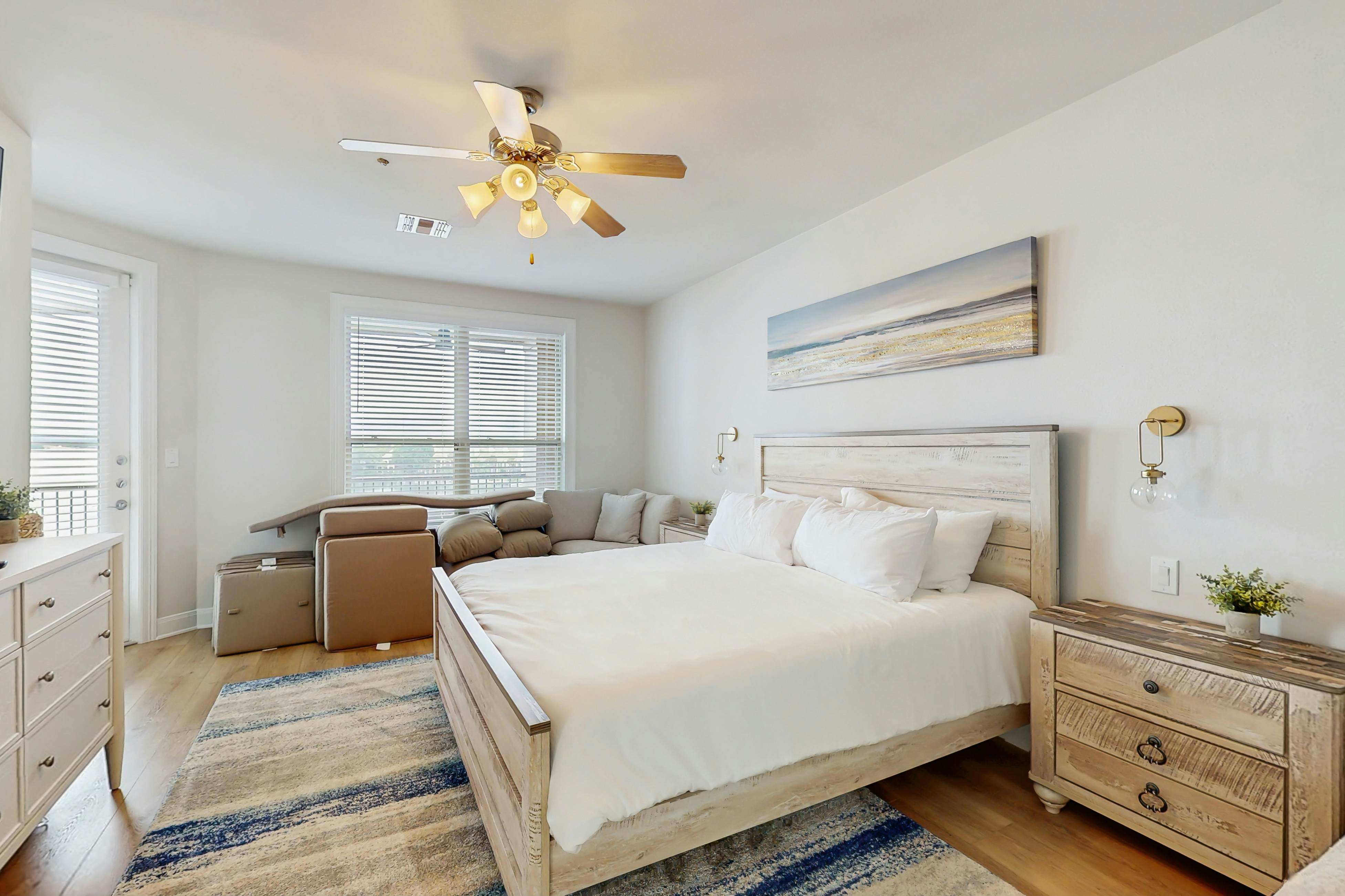 The Waters Condo - Lakefront Oasis