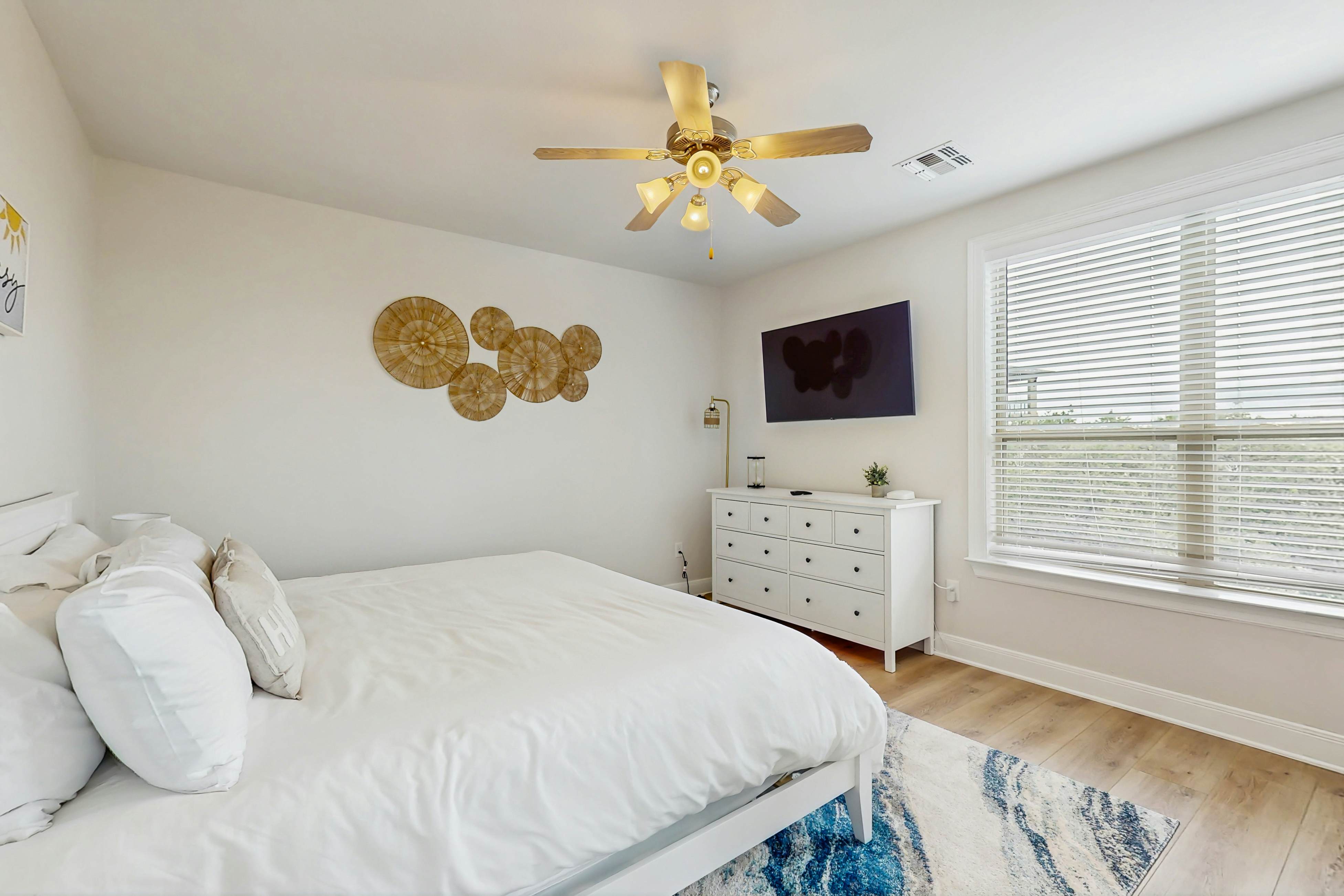 The Waters Condo - Lakefront Oasis