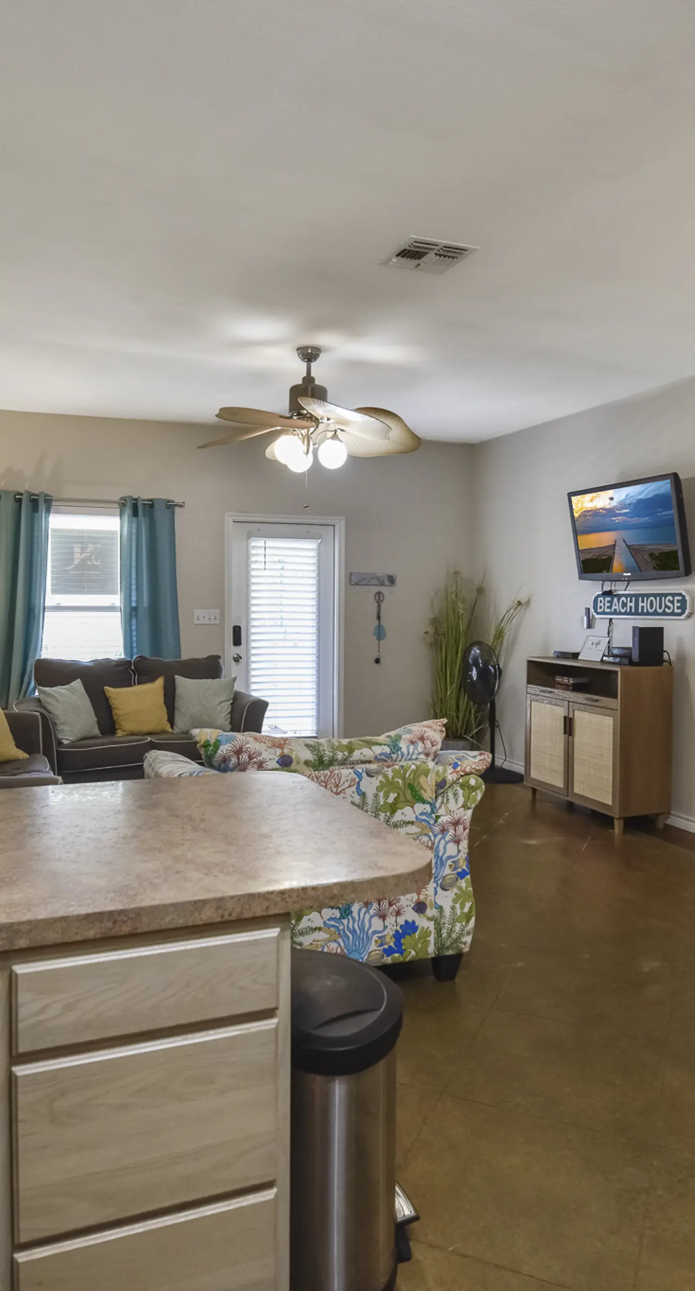 Palm Bay 305