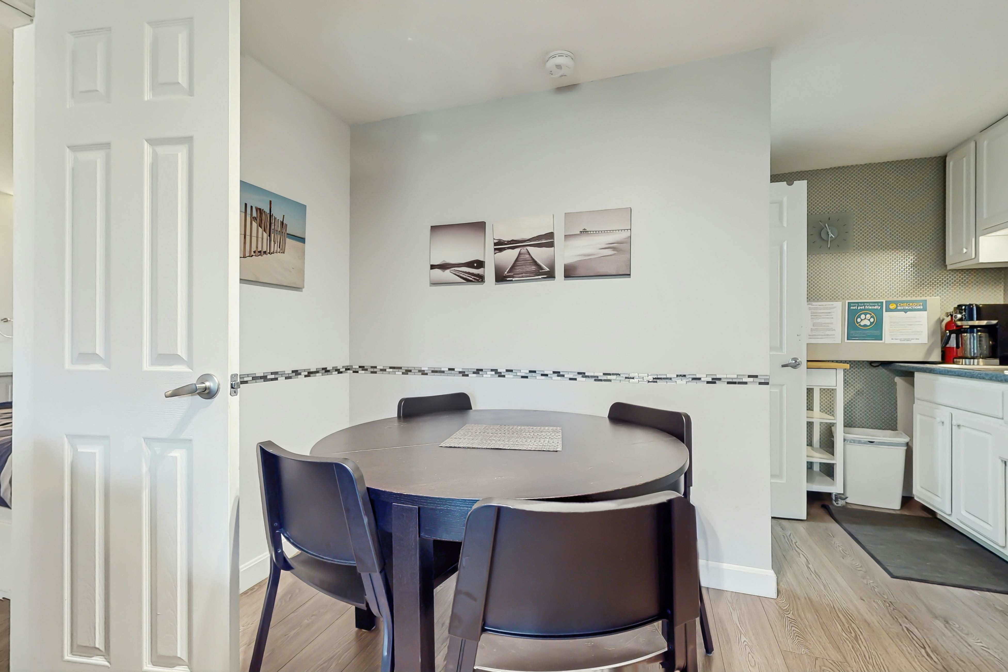 Paradise Cove - Holiday House M17-18