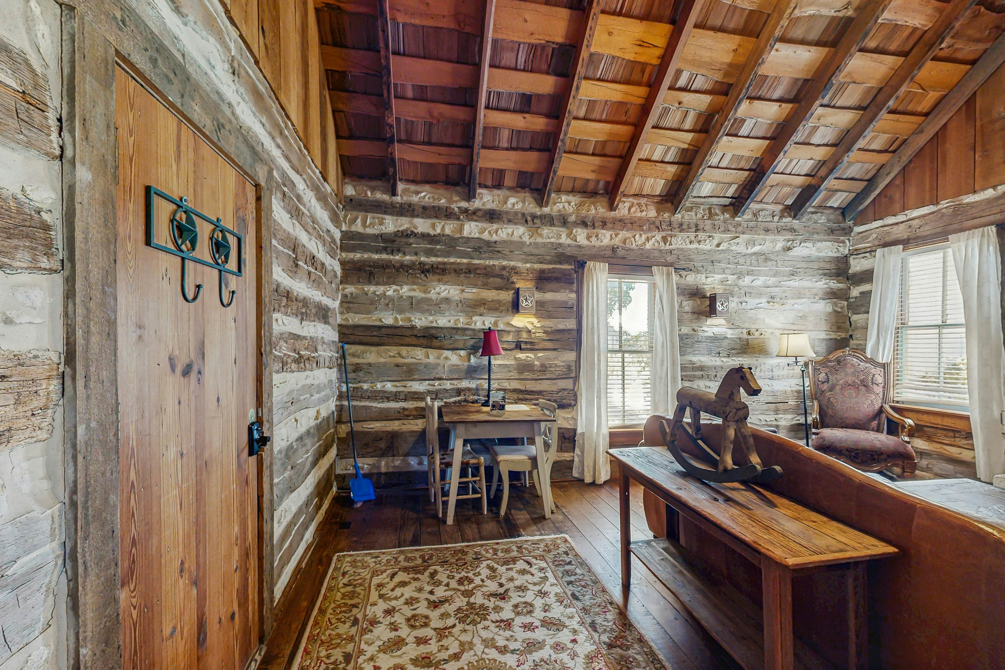 Historic Rocky Hill - Bordeaux Suite