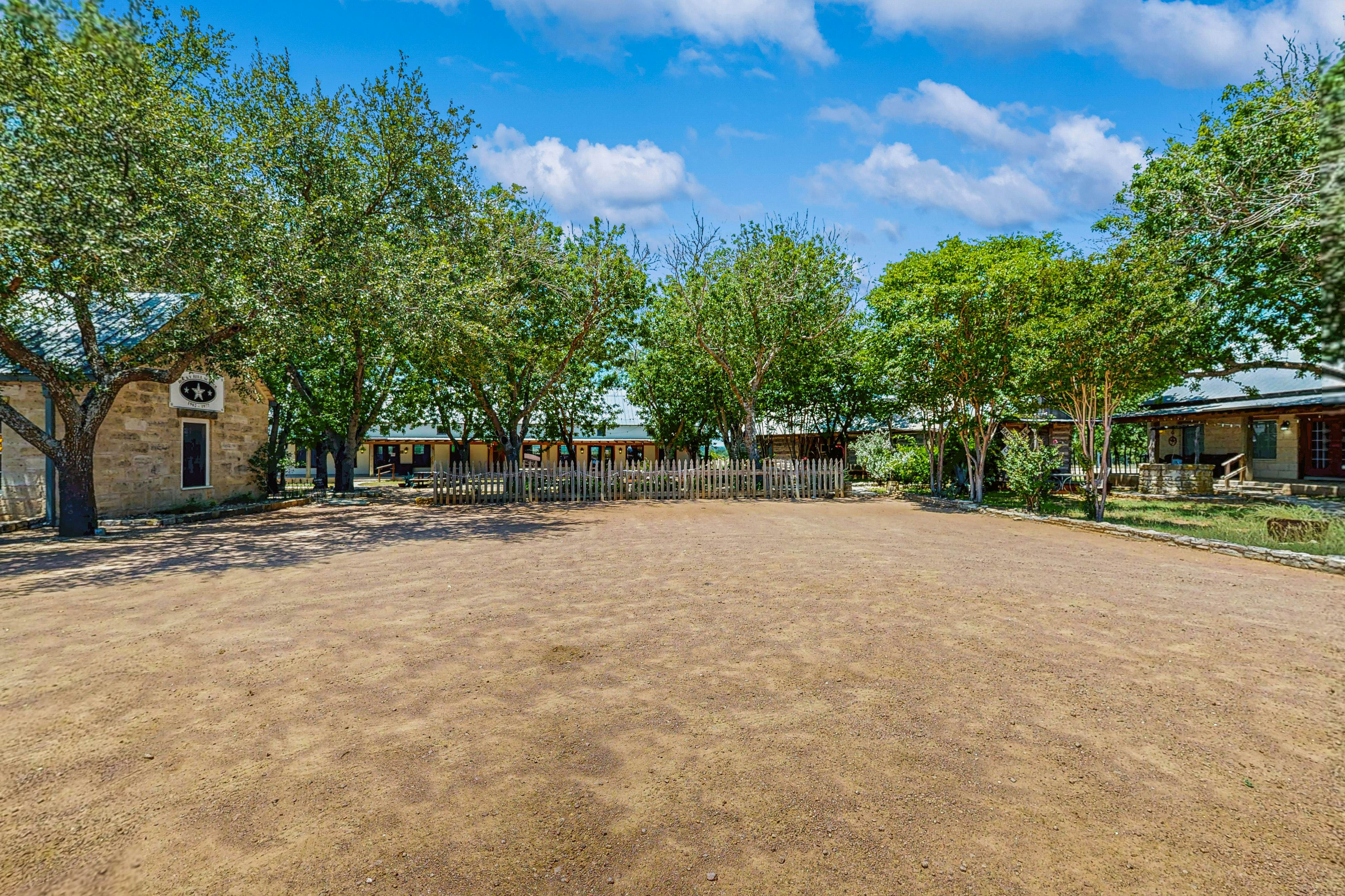 Historic Rocky Hill - Bordeaux Suite