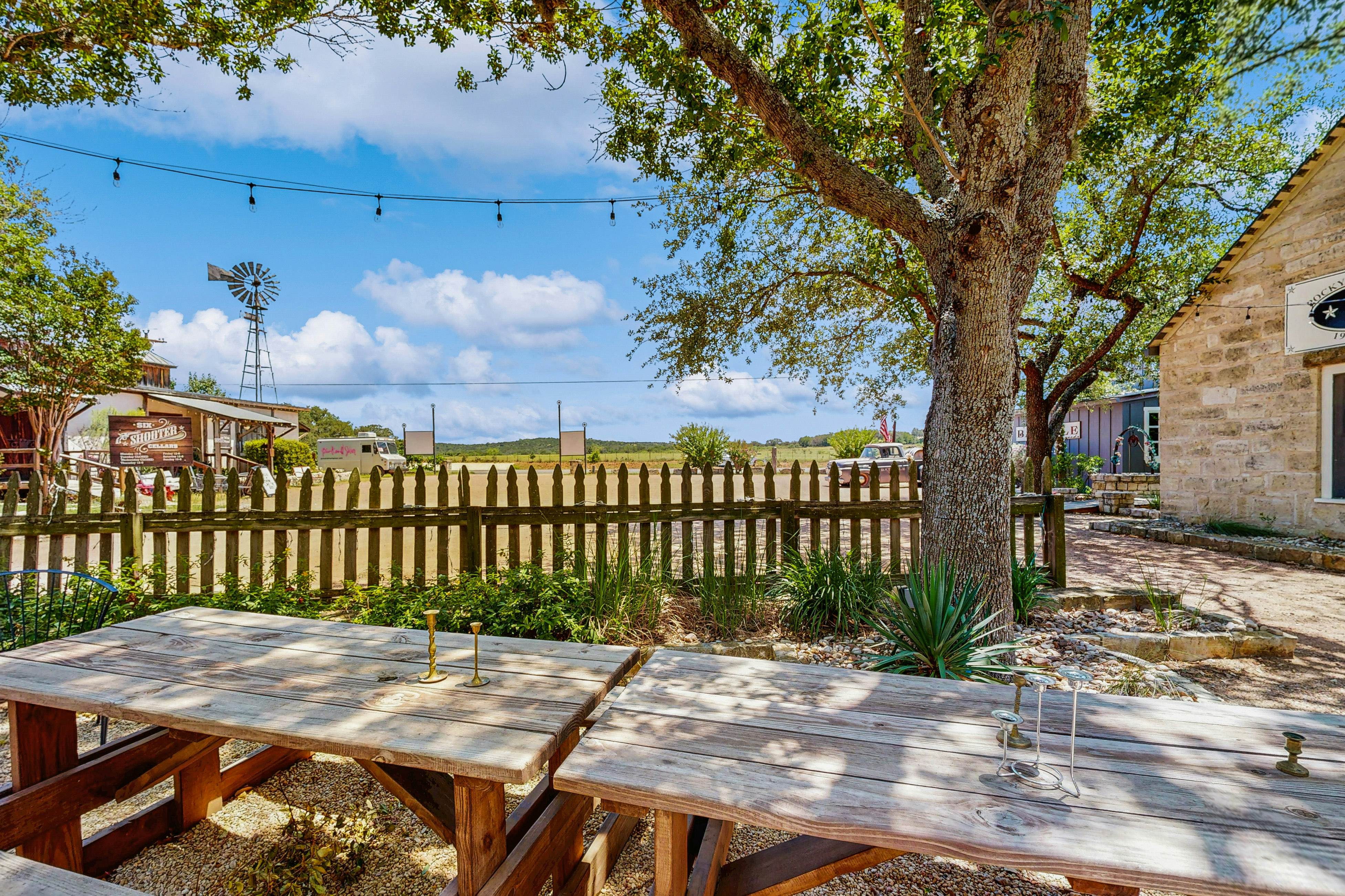 Historic Rocky Hill - Champagne Suite