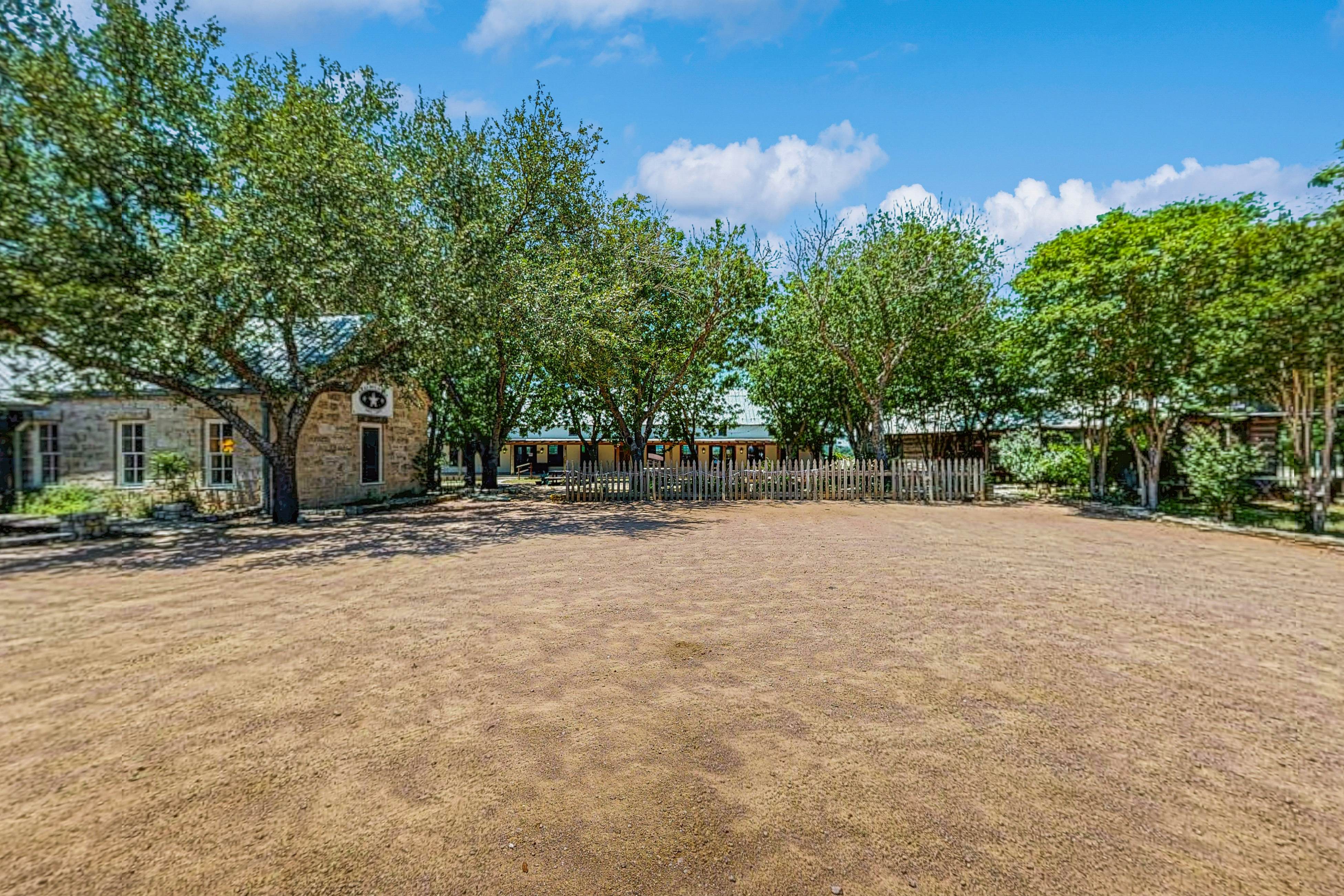 Historic Rocky Hill - Champagne Suite