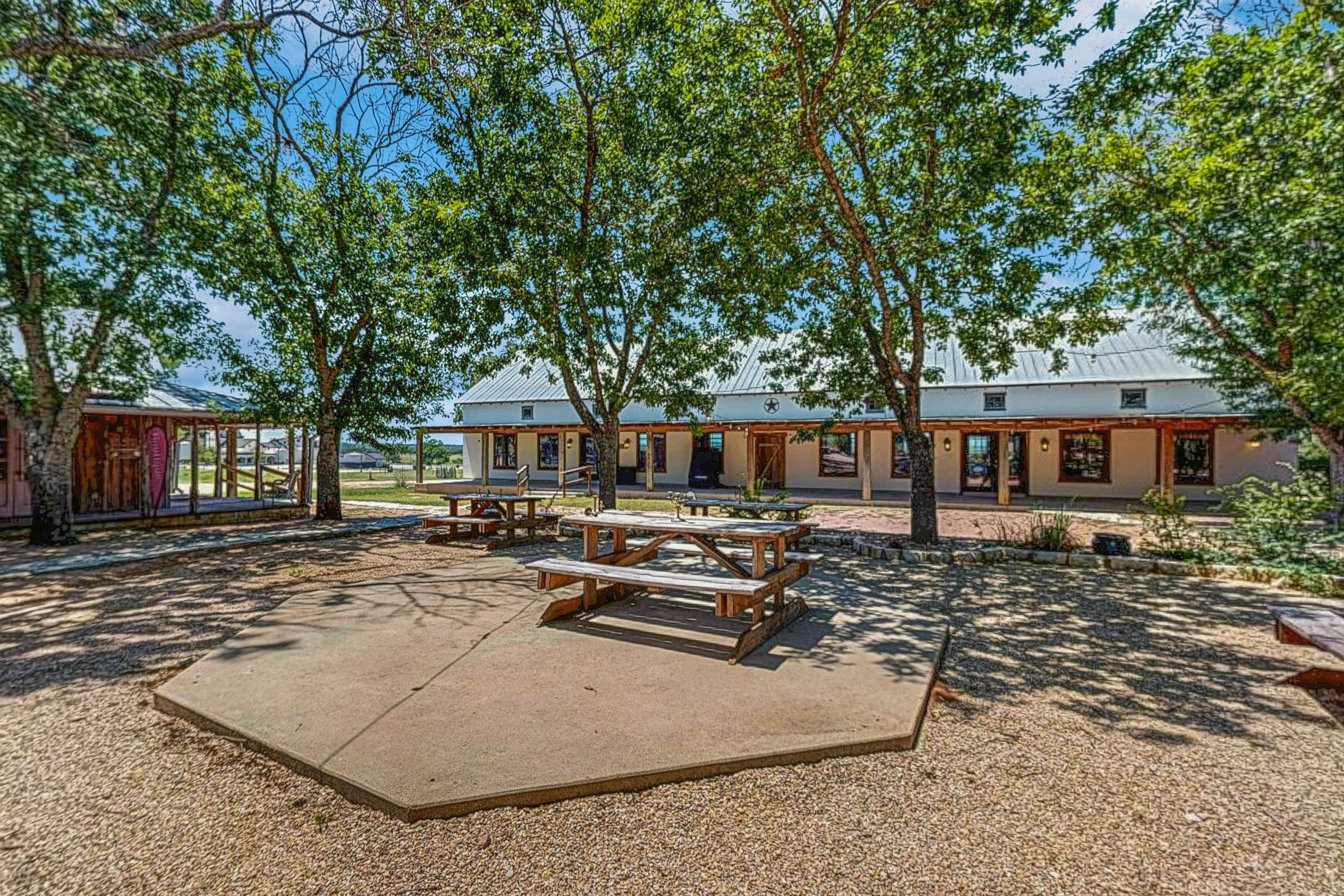 Historic Rocky Hill - Champagne Suite