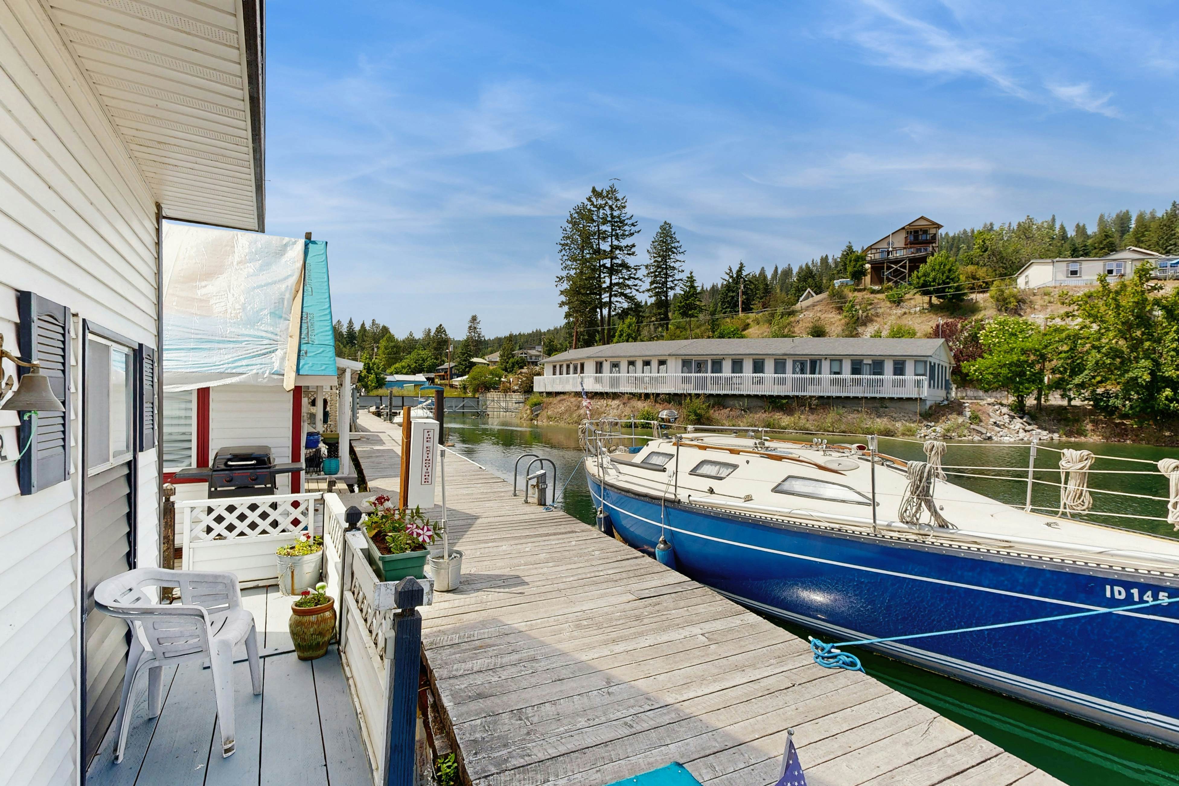 Scenic Bay Float Home Hideaway