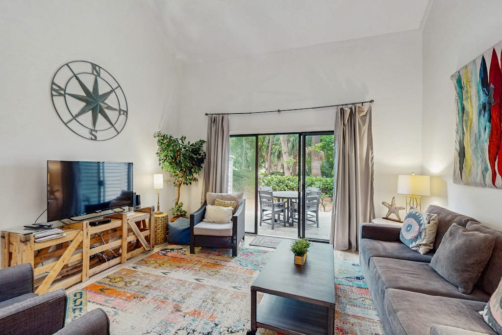 Spacious condo with pool, tennis courts, & golf on-site — Hilton Head, SC — vacation rental