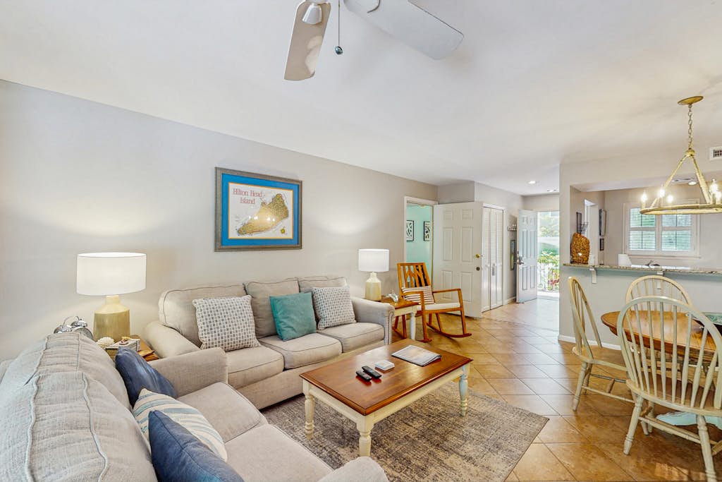 Conveniently Located Vacation Condo w/Shared Pool & Tennis Court, Free WiFi, AC — Hilton Head, SC — vacation rental